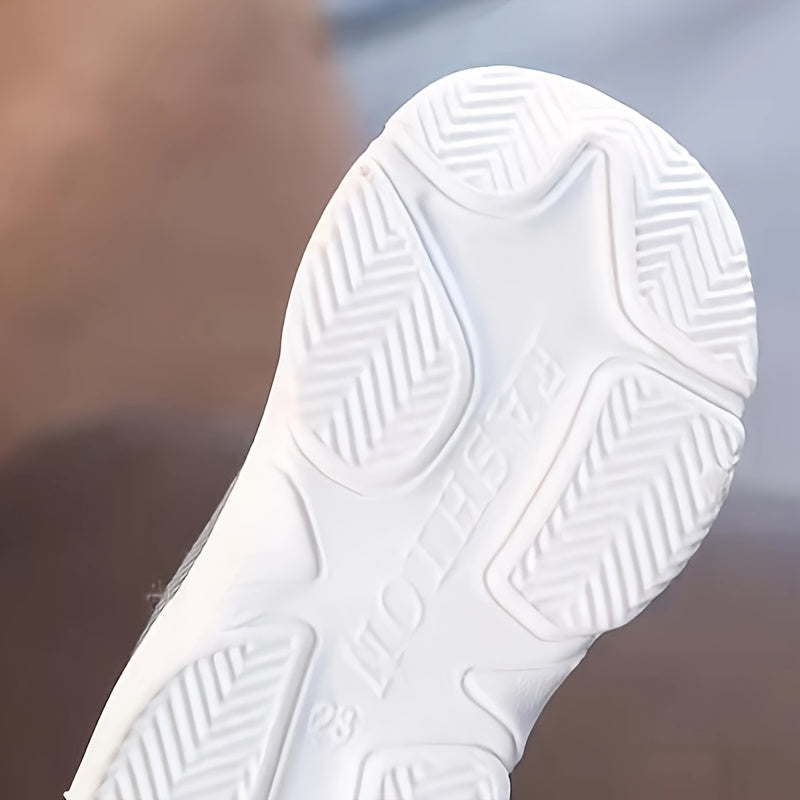 «Zamonaviy bolalar» to'qilgan poyabzal