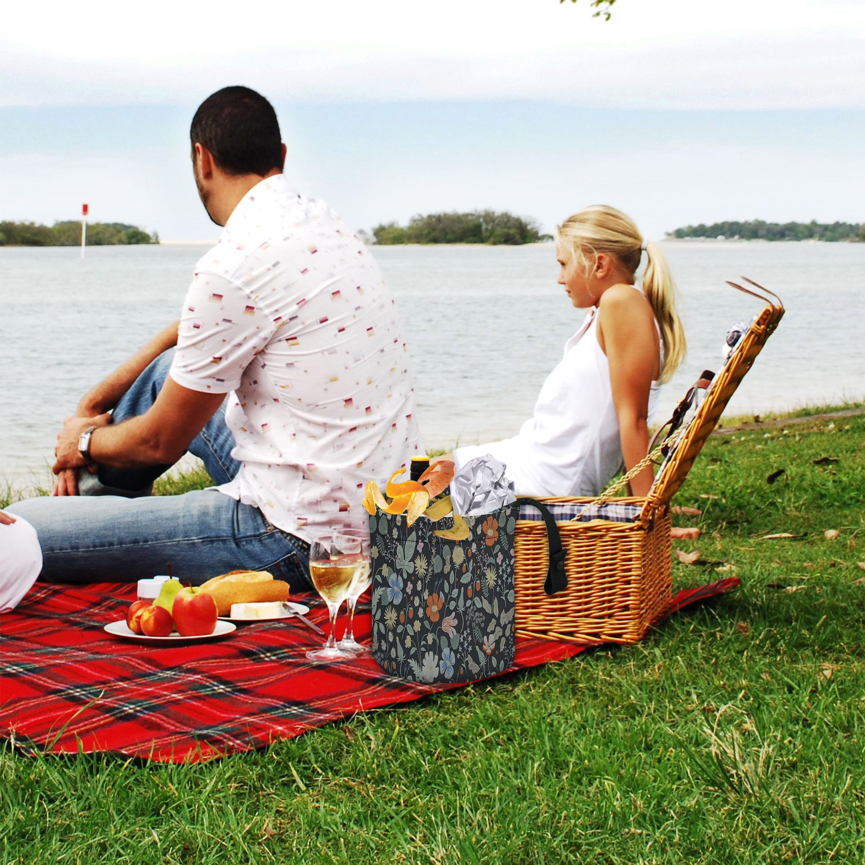 Floral and Strawberry Print Car Trash Can Hanging Garbage Bin for Car Kitchen Camping