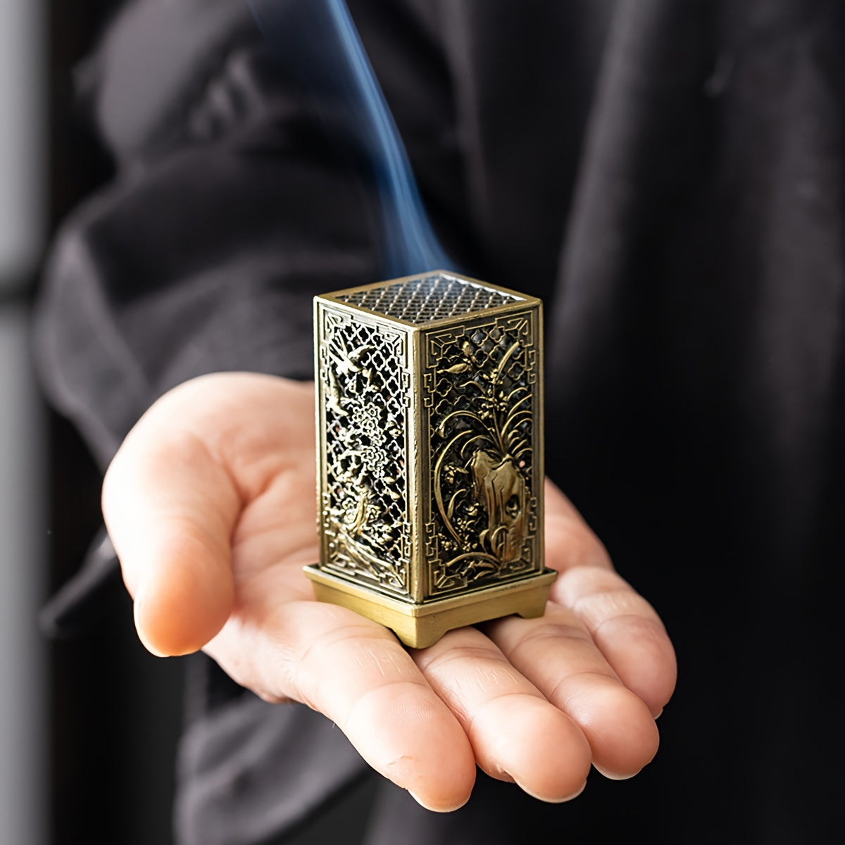 Metal Incense Holder with Traditional Chinese Floral Design for Aromatherapy and Home Decor