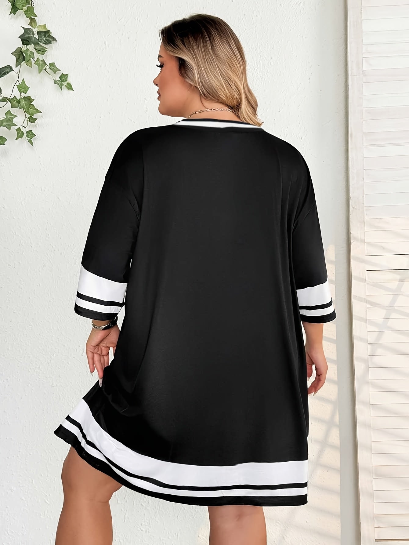 Plus Size Women's Graphic V-Neck Short Sleeve Dress All-Season Comfort