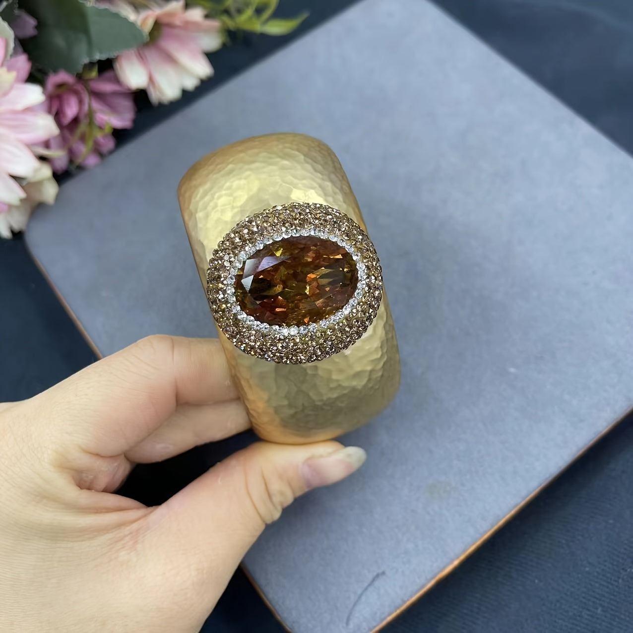 Vintage frantsuz ilhomlantirgan zargarlik boho uslubida 14K oltin bilan qoplangan bilaguzuk va turk sultanit