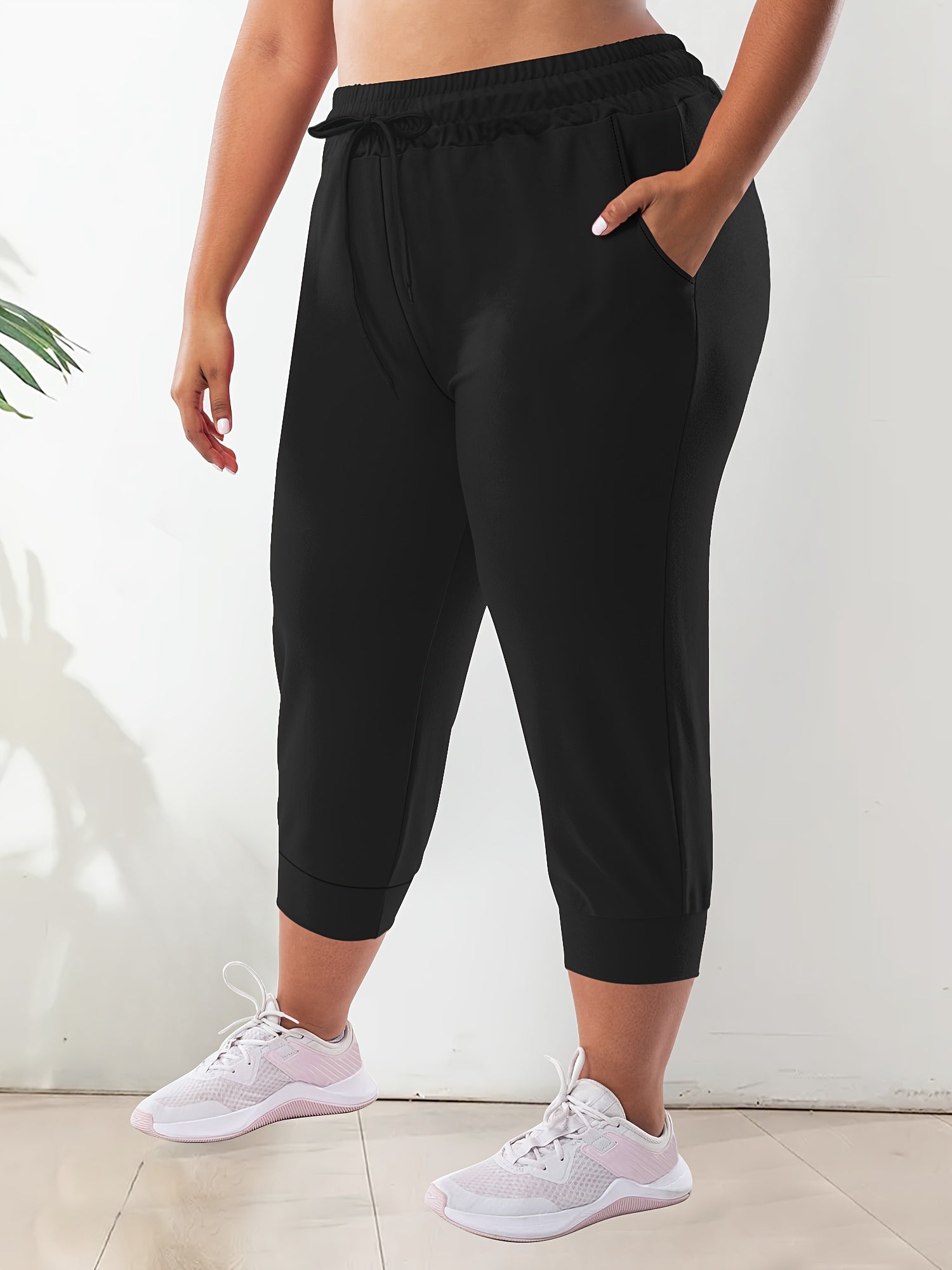 Women's Plus Size Capri Joggers With Drawstring And Pockets Athletic Pants