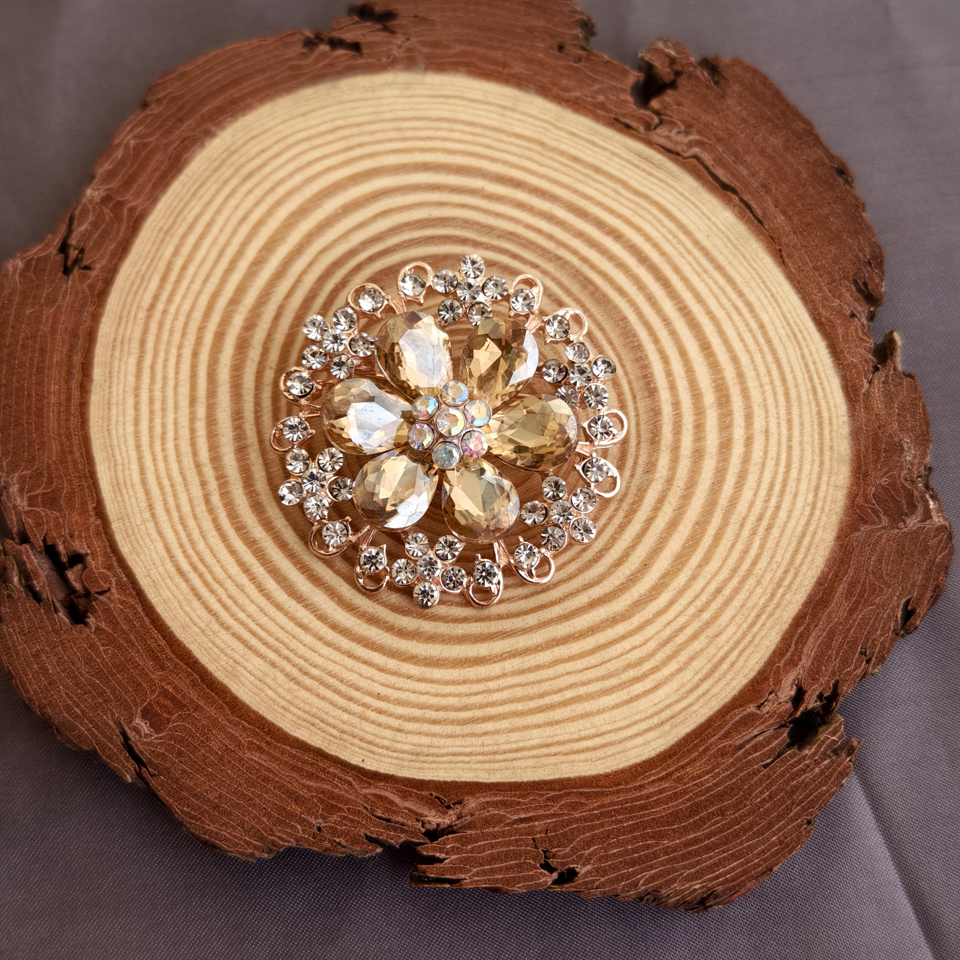 Vintage olti bargli gul brosh, rhinestone bilan bezatilgan alloy zargarlik buyumlari ayollar uchun