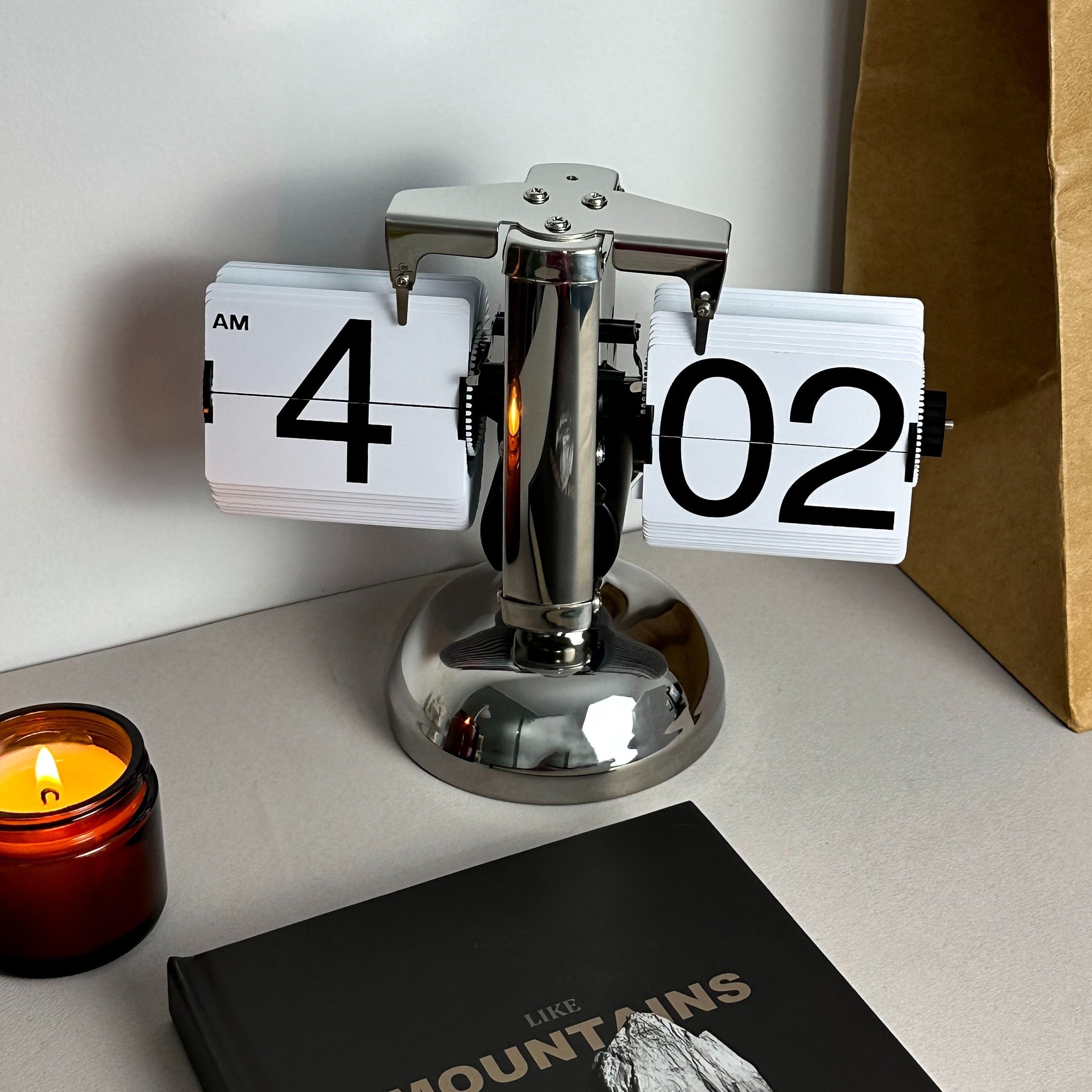 Винтажные часы с маленьким балансом и функцией переворачивания страниц