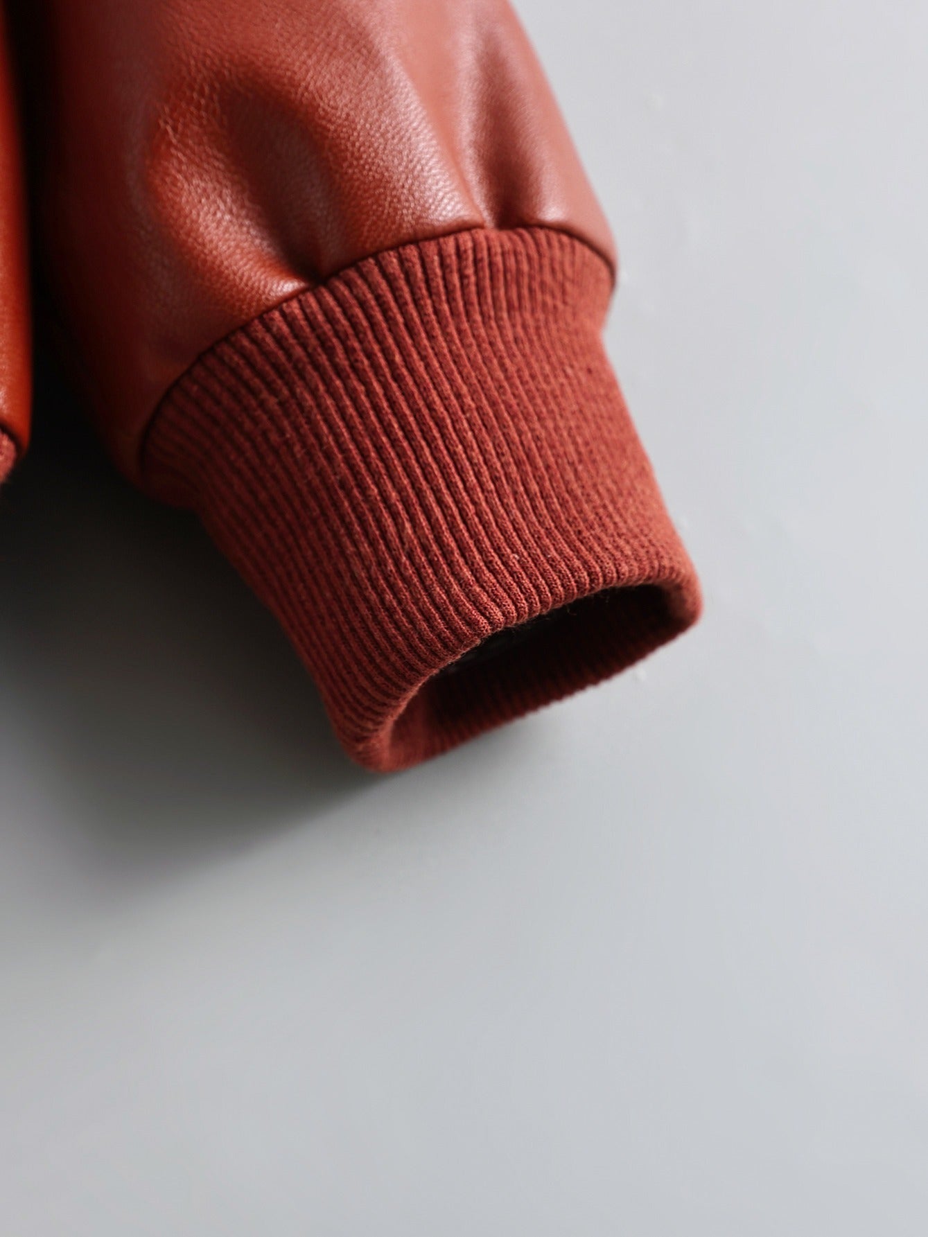 Модная куртка для мальчиков для стильной уличной одежды весной, осенью и зимой 2024 года.