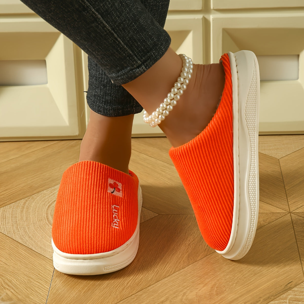 Ayollar uchun plüsh mo'rtli ichki chanoq, issiq qish yotoq xonasi poyabzali