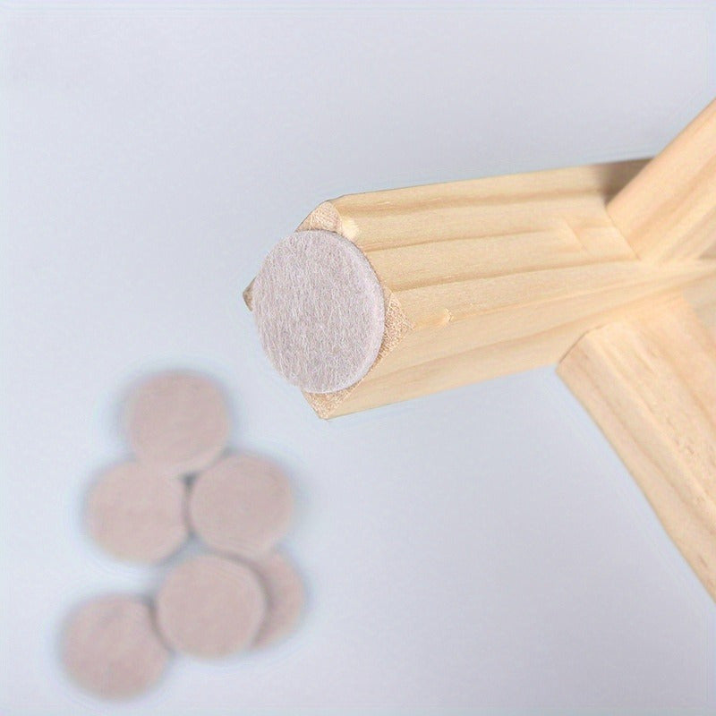 Набор из 45 самоклеящихся противоскользящих накладок для мебели, предназначенных для защиты ножек стульев на деревянных полах. Цвет: телесный.