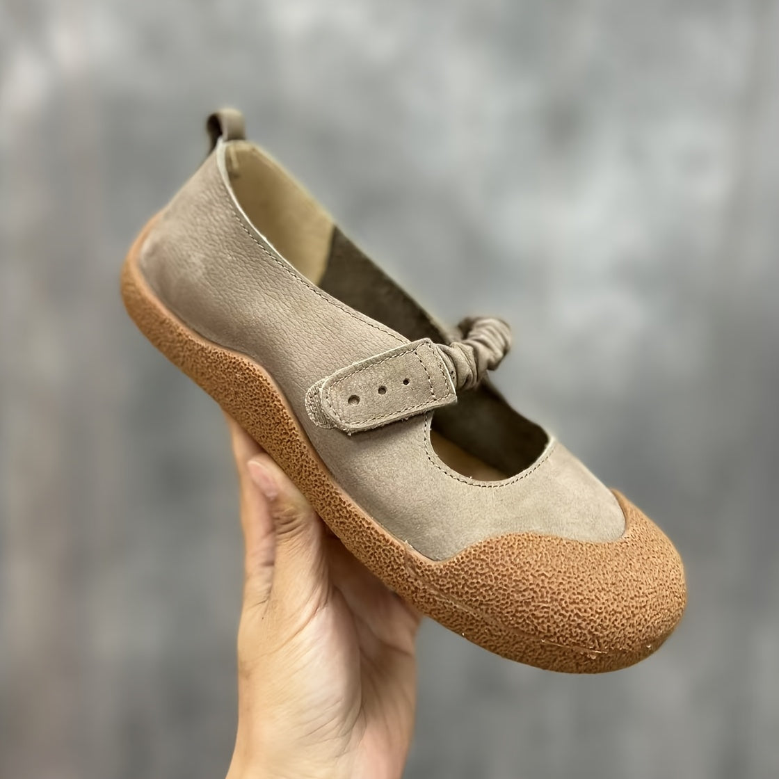 Women's Leather Flat Shoes Soft Sole Beige Slip-On Casual Travel
