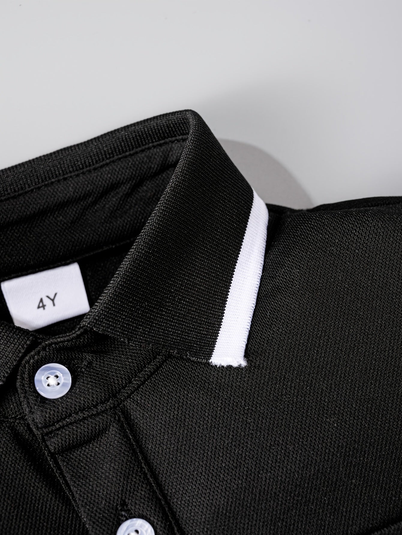 Camisa de punto para niños en verano, en blanco y negro, de manga corta, con bolsillo, top casual