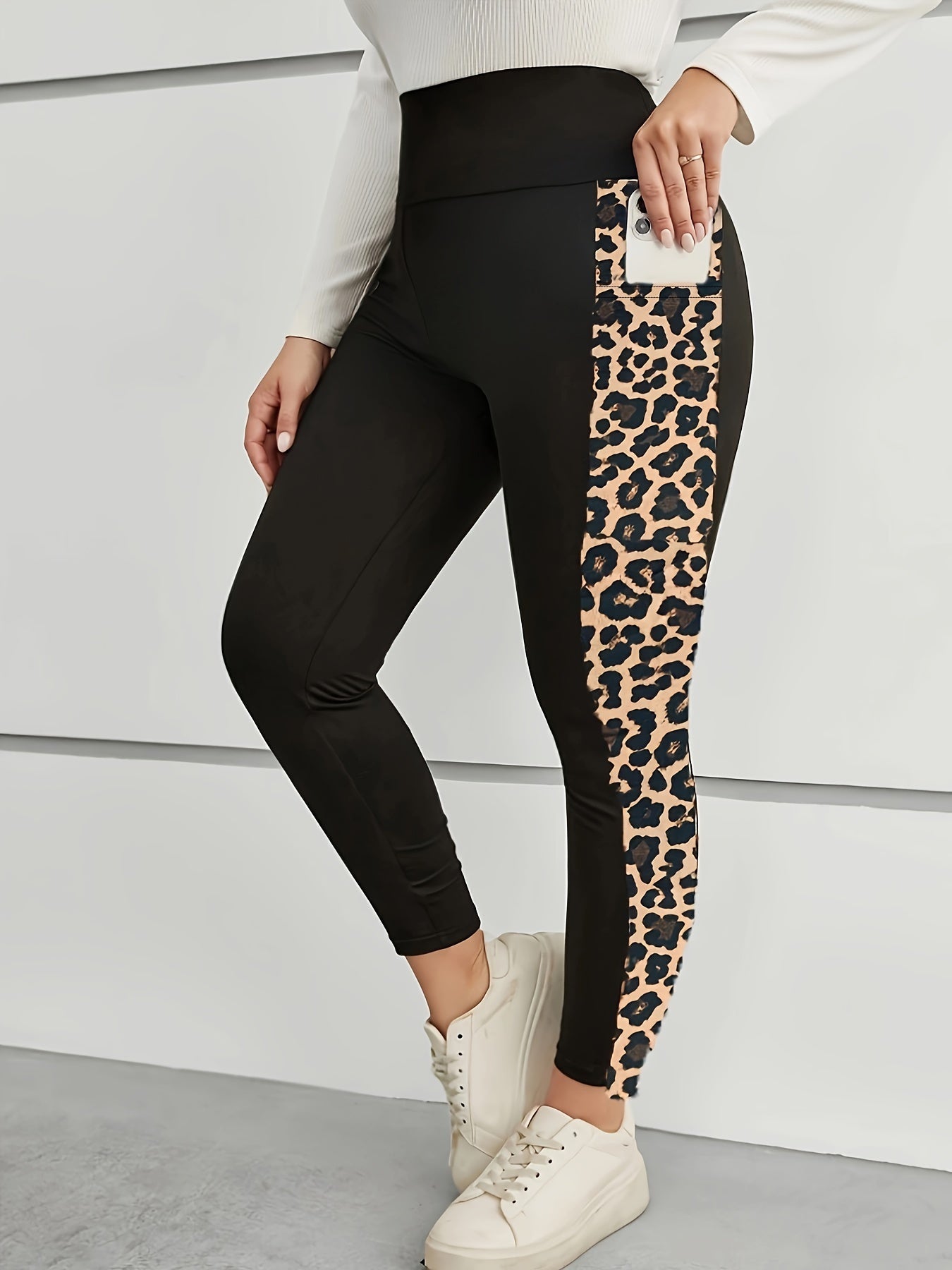 Women's Plus Size High-Waisted Leopard Print Running Leggings with Phone Pockets