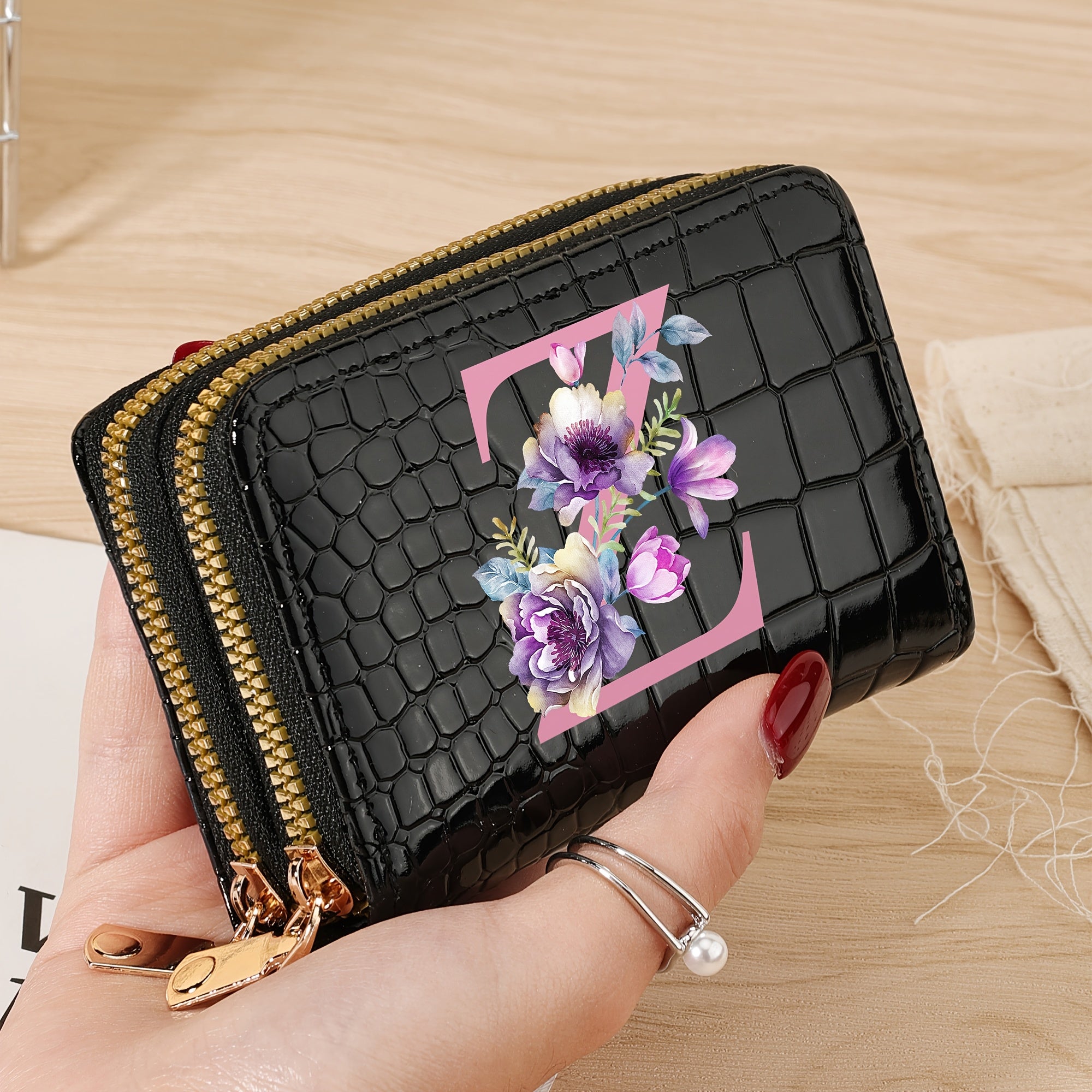 Стильный женский кошелек с крокодиловым узором и дизайном "P", сумка с двойной молнией черного, белого и розового цветов. Модная монетница для путешествий и повседневного использования, школьный аксессуар с текстурой.