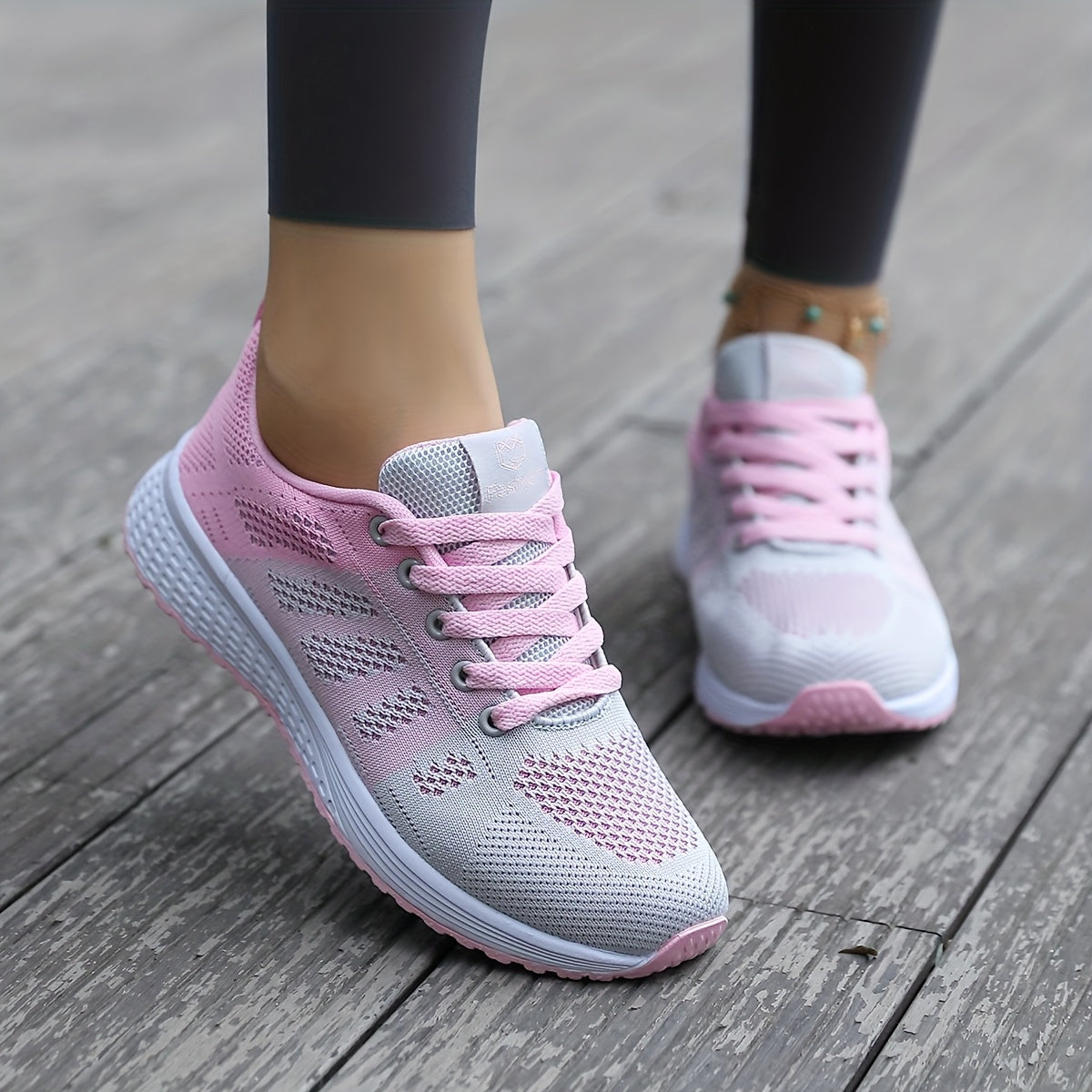 Women's Mesh Casual Sneakers Black and White Low-Top Running Shoes