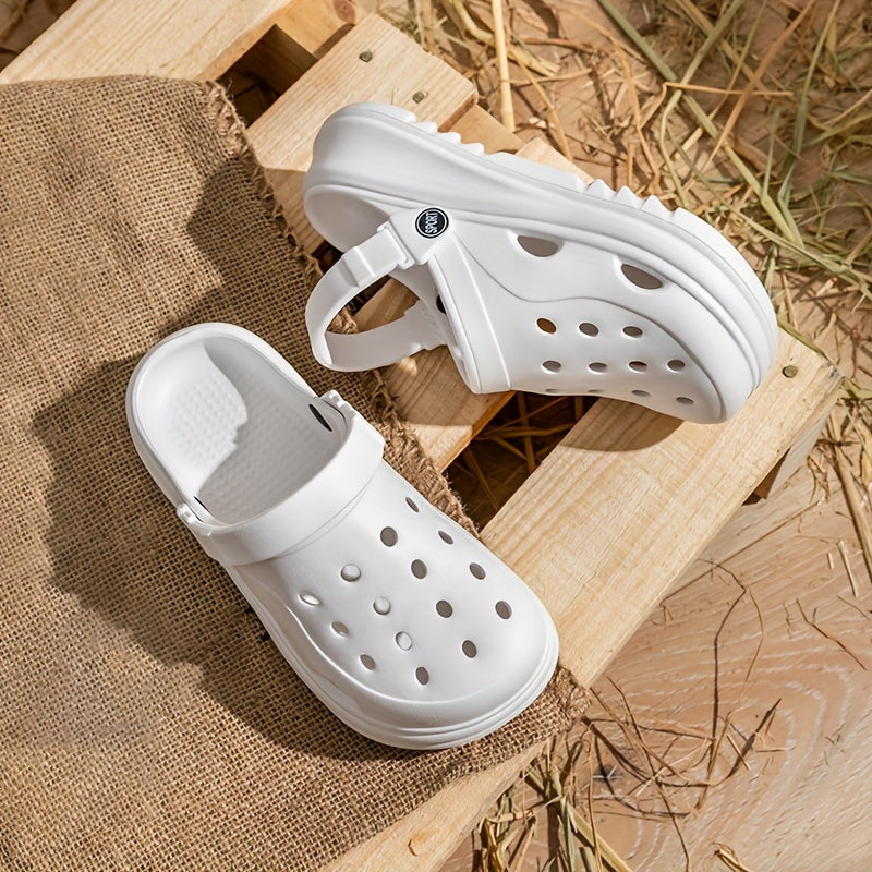 Ayollar uchun bir rangli platformali klogs yozgi plyaj, ochiq havoda bog' uchun slaydlar