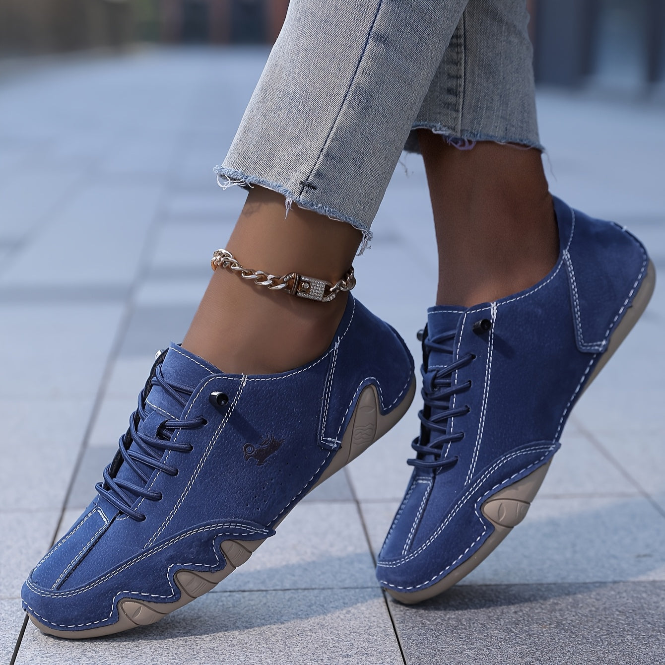 Women's Solid Color Lace Up Sneakers Lightweight Breathable Comfort Shoes