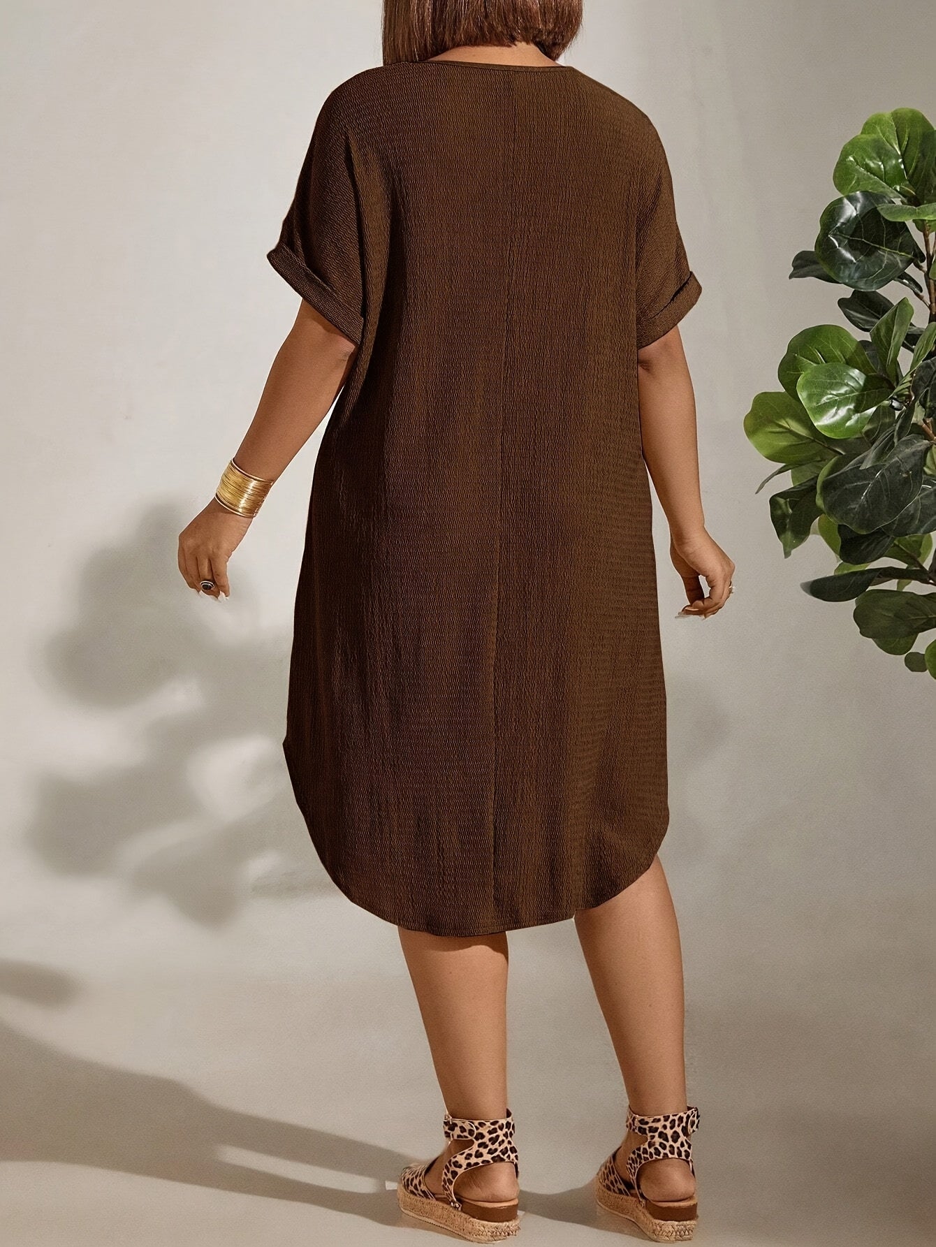 Платье миди большого размера зеленого цвета с рукавами-крыльями и V-образным вырезом, текстурированный полиэстер для всех сезонов