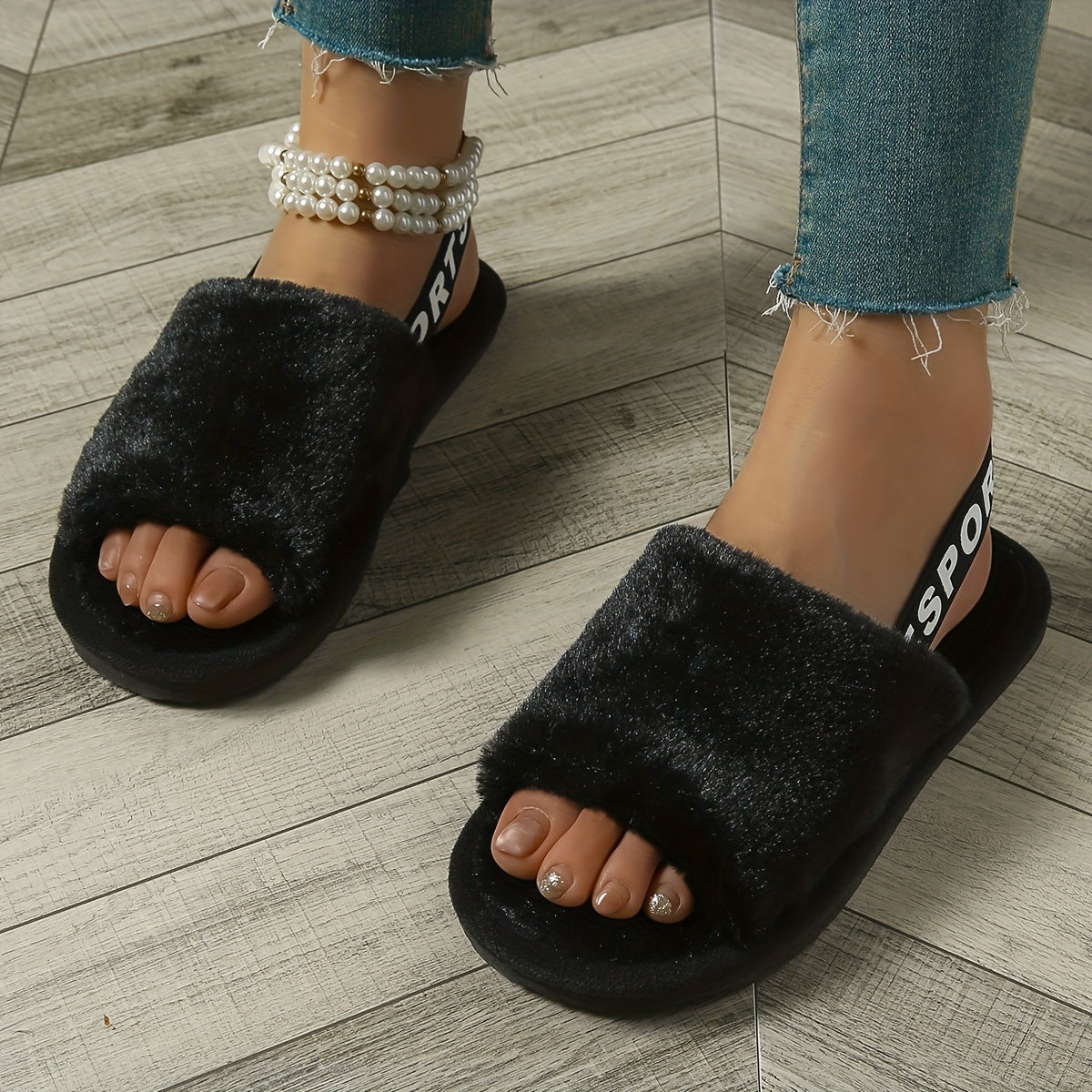 Ayollar uchun mo'ljallangan qulay va issiq plush qoplamali flip-floplar, ochiq barmoqli, qora ichki uy poyabzali