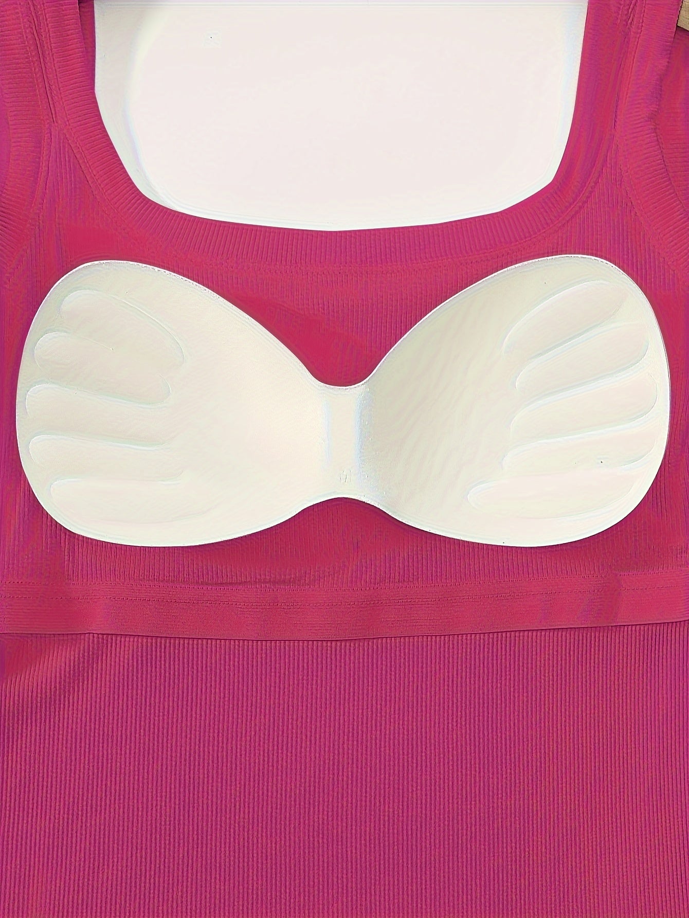 Удобная майка с круглым вырезом и съемной чашечкой, идеально подходящая для лета.