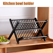 Qora va oq ko‘p qatlamli idishlar uchun qabul qilish racki, ochiq javonlar bilan, joyni tejovchi dizayn