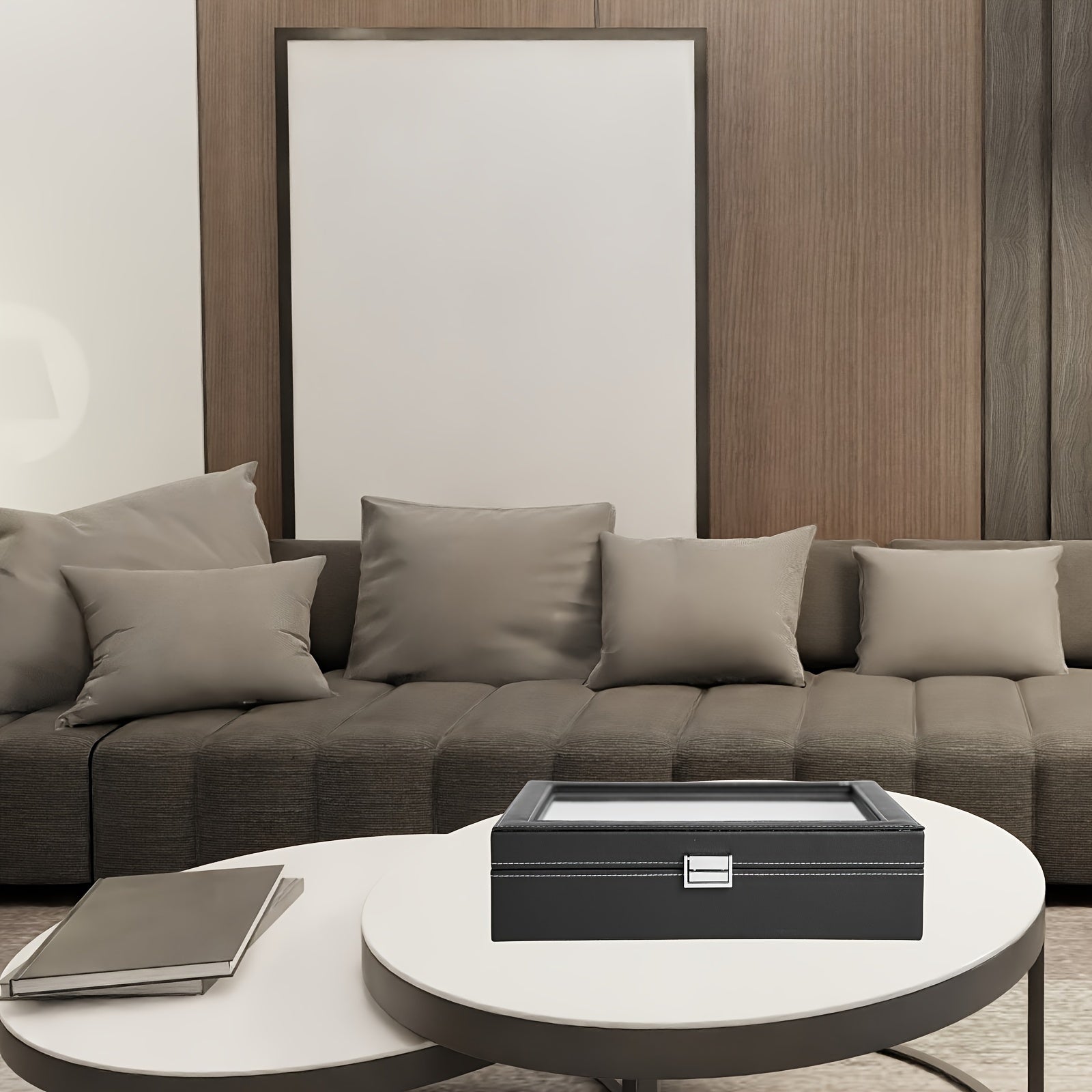 Организуйте свои солнцезащитные очки стильно с этим ретро футляром для очков из PU-кожи, который имеет 8 слотов и отделку строчкой. Стеклянная крышка позволяет легко видеть и получать доступ к вашим очкам, защищая их. Храните свои очки в этом элегантном и