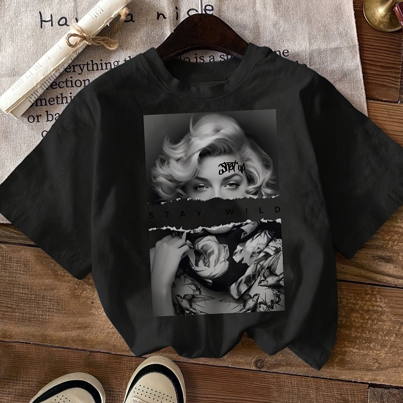 Ayollar uchun moda T-shirt, vintage portret bosmasi bilan, polyesterdan tayyorlangan, tasodifiy yumshoq bo'yin uslubida va odatdagi uzunlikda, barcha fasllar uchun mos.