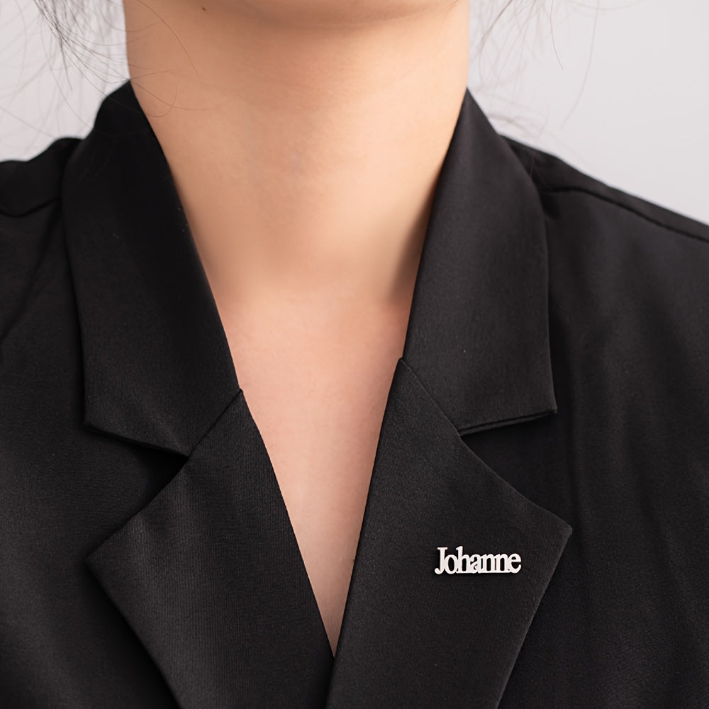 Maxsus tayyorlangan zanglamas po'latdan yasalgan ism broshka, 18K oltin qoplamasi bilan, boho sexy uslubida, ta'til sovg'asi yoki partiya aksessuariga juda mos keladi.