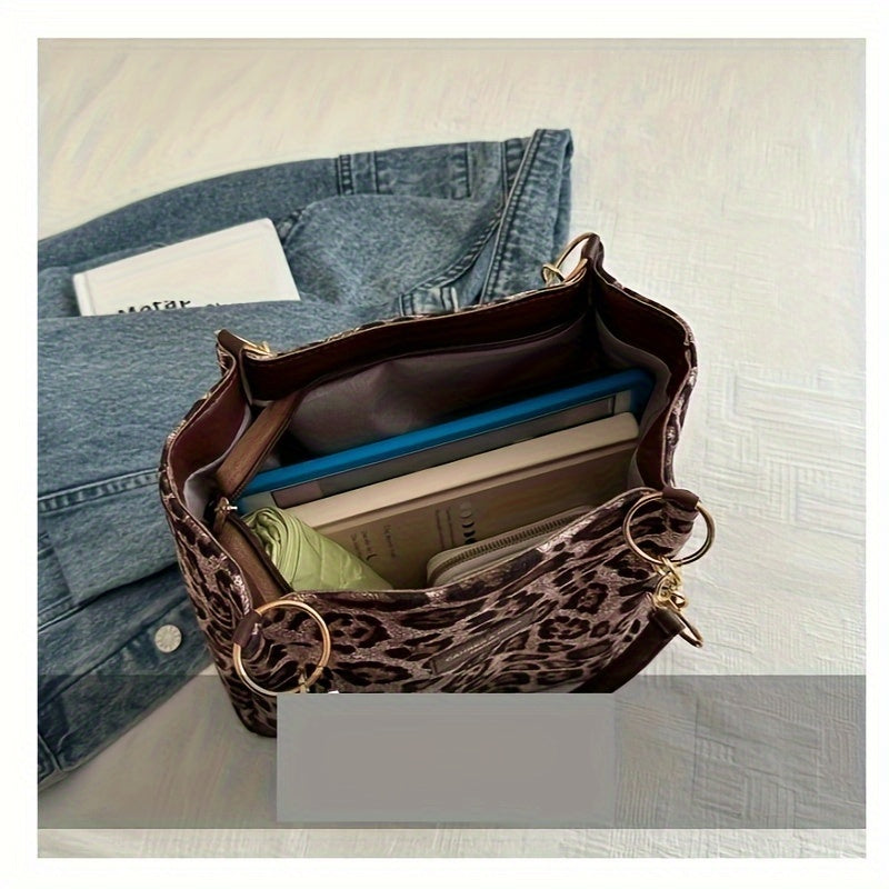 Ayollar uchun zamonaviy leopard naqshli to'plam sumkasi, katta sig'imga ega, kundalik foydalanish uchun ideal, zip yopilishi va mustahkam tutqichlar bilan.