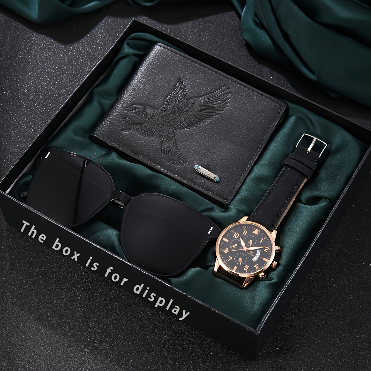 Erkaklar uchun aksessuarlar to'plami: kvarts soat, ko'zoynak, hamyon, sun'iy charm bilan taqilgan taqinch.