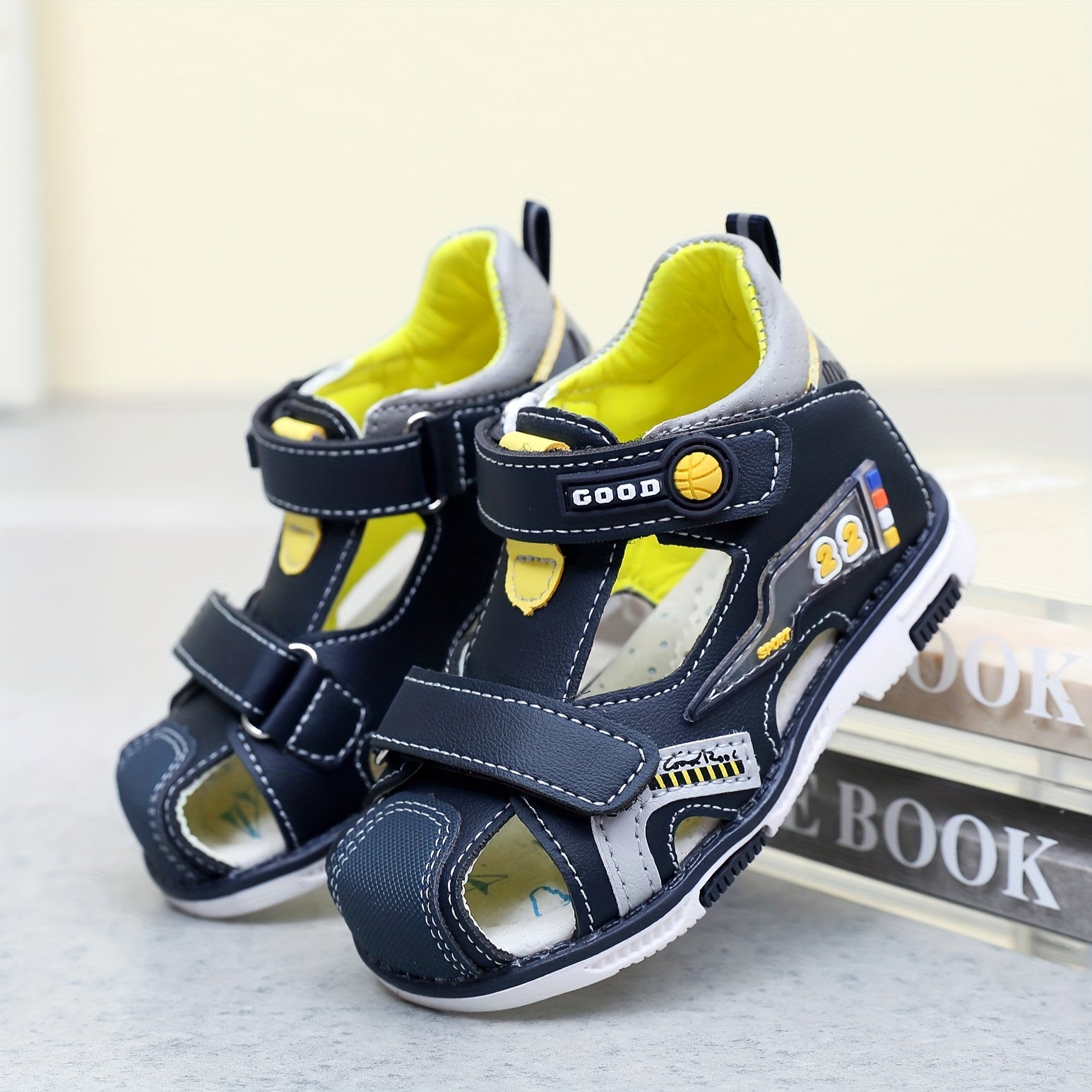 Boys White Sandals Breathable PU Upper TPR Sole Hook-and-Loop Closure Casual Spring Summer Fall