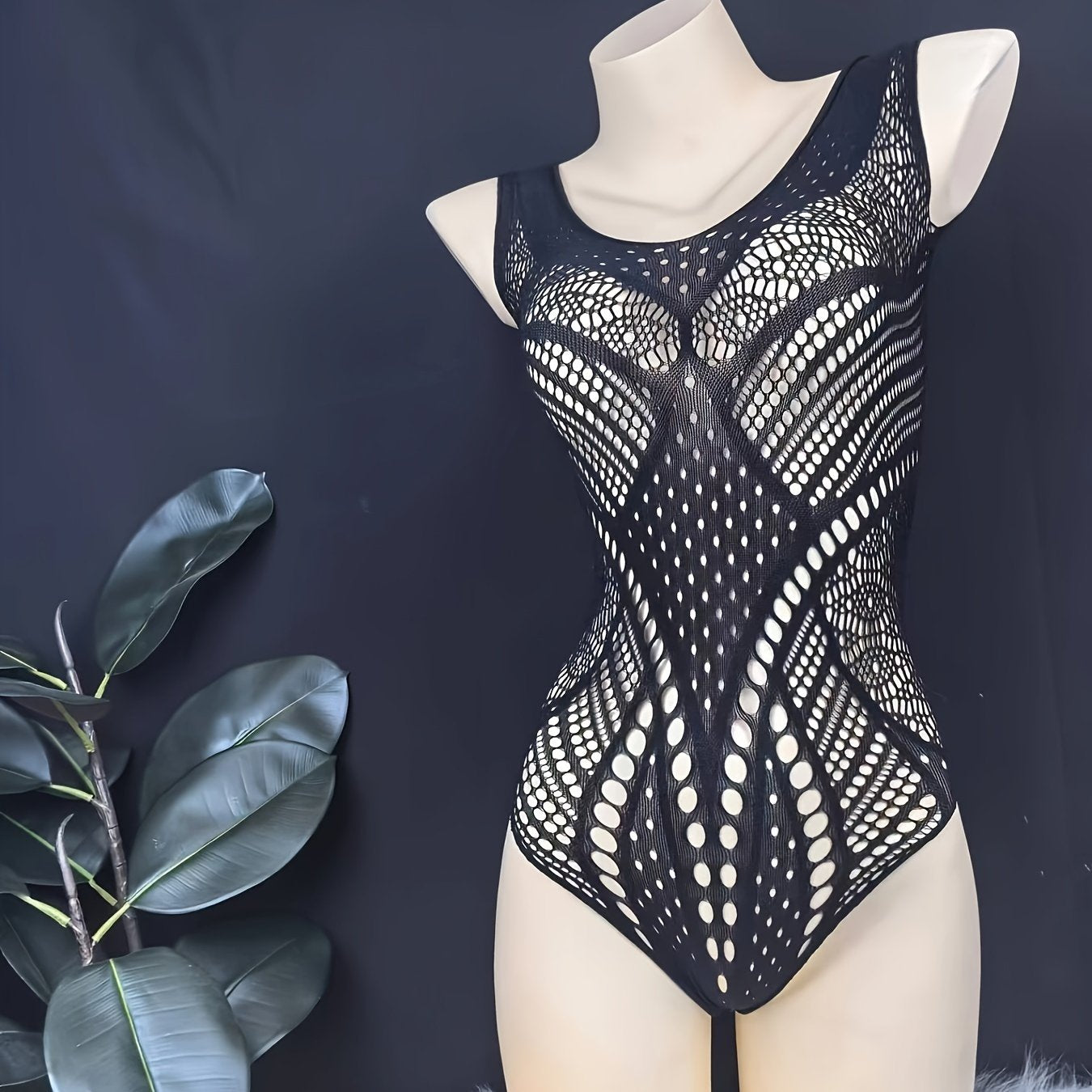 Dantel bodysuit: Jozibador, kattalar uchun, tor qoplangan dantel tafsilotlari va ayollar uchun ko'krakni qo'llab-quvvatlash bilan nyolon to'qilgan.