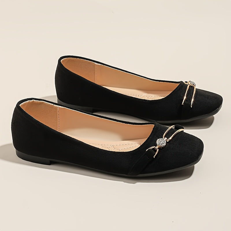 Ayollar uchun qora slip-on tufli, metall tokchali, qulay mato, rezina tagli