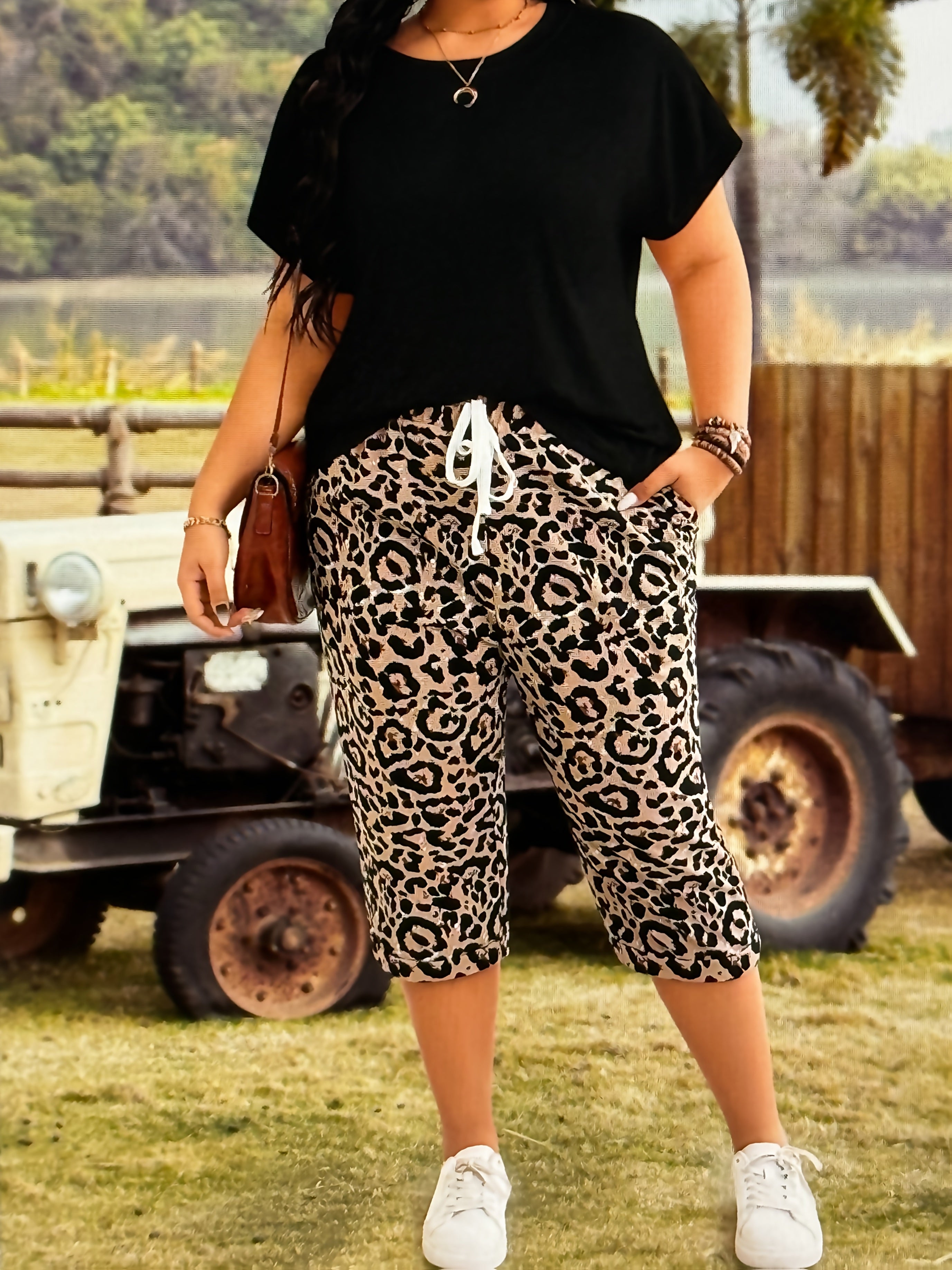 Plus Size Women's Matching Top and Pants Set with Round Neck Short Sleeves