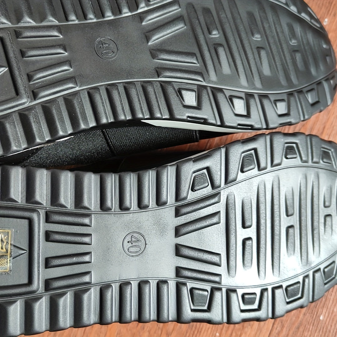Ayollar uchun yengil kanvas yuqori qismi, to'rli ichki qismi va sirpanmaydigan taglikka ega slip-on krossovkalar, barcha mavsumlar uchun mos va qo'l bilan yuvilishi mumkin.