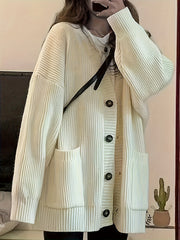 Klassik V-shaklidagi kardigan, tugmachali old qismi va cho'ntakli, kuz va qish ayollar kiyimlari uchun
