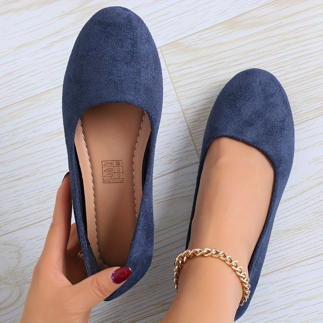 Women's Solid Color Minimalist Flats Lightweight Slip-On Walking Shoes