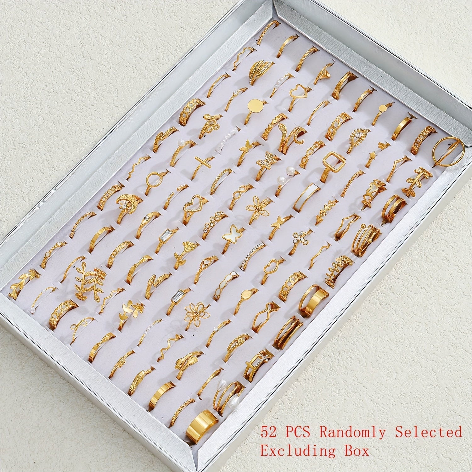 Ayollar uchun oddiy uslubdagi alyumindan tayyorlangan 52 ta aralash yurak, kapalak, barg va geometrik turdagi uzuklar to'plami. Bu ko'p qirrali moda aksessuarlar kundalik kiyim uchun ideal bo'lib, barcha fasllarga mos keladigan turli dizaynlarga ega.