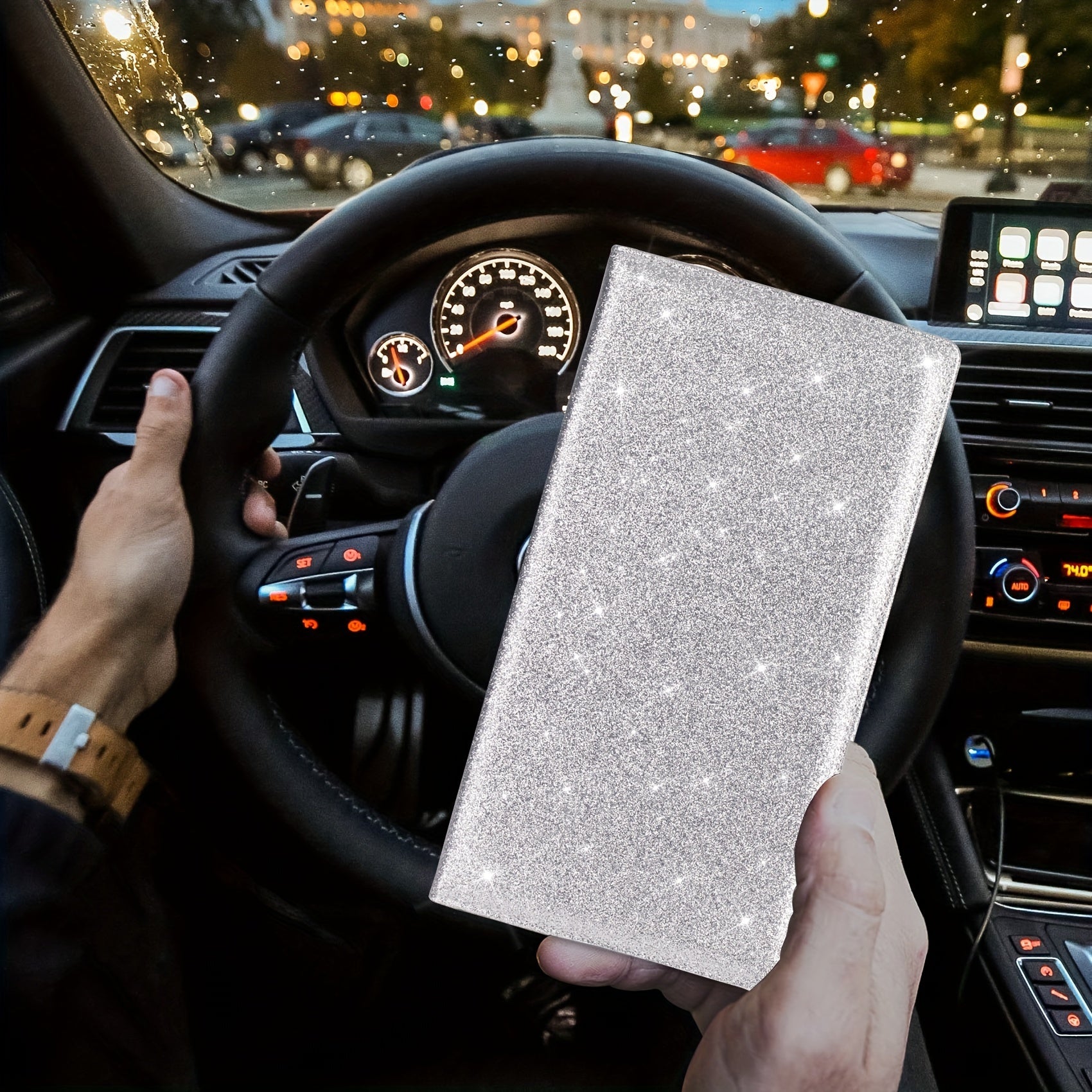 Avtomobil litsenziyasi va sug'urta kartasi tutqichli charmli transport hujjatlarini tashkil etuvchi