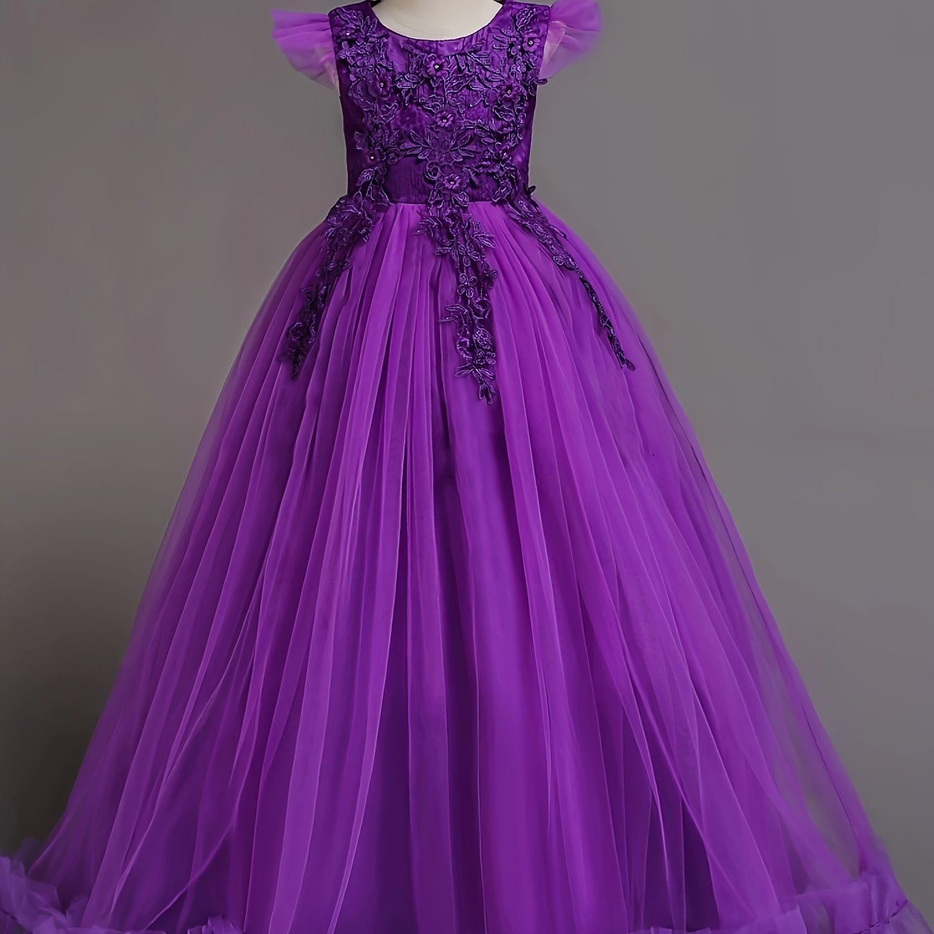 Qizlar uchun pushti malika libosi, yelkasiz, qirrali yelka detali bilan, A-shaklidagi tull skirti, belga bog'langan, nafis dantel trim va appliqué dizayni, 5-14 yoshdagi bolalar uchun mos, tug'ilgan kun uchun ideal.