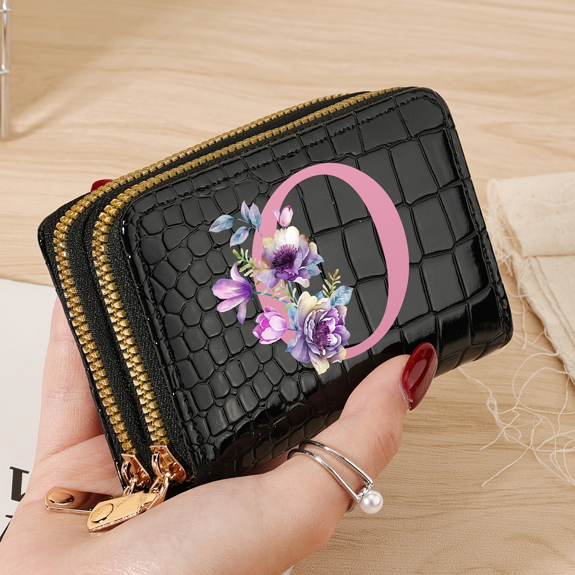 Стильный женский кошелек с крокодиловым узором и дизайном "P", сумка с двойной молнией черного, белого и розового цветов. Модная монетница для путешествий и повседневного использования, школьный аксессуар с текстурой.