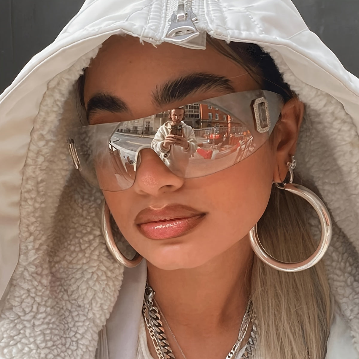 Gafas sin marco de moda con acentos de letras Y2K para mujeres