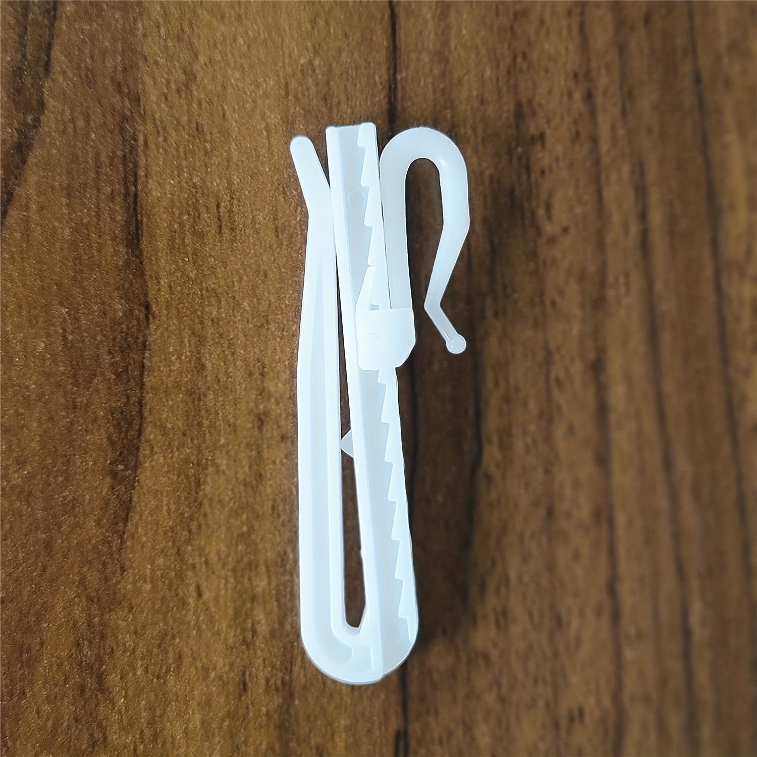 Set of 20 White Plastic Curtain Hooks with Adjustable Clips for Windows Doors Showers