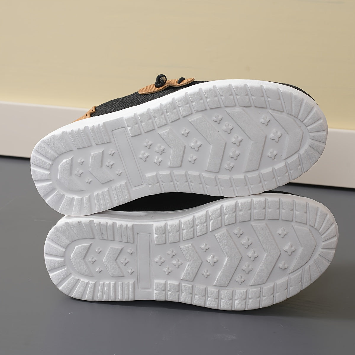 Boys Canvas Sneakers Low Top Breathable Lightweight Outdoor Casual Shoes