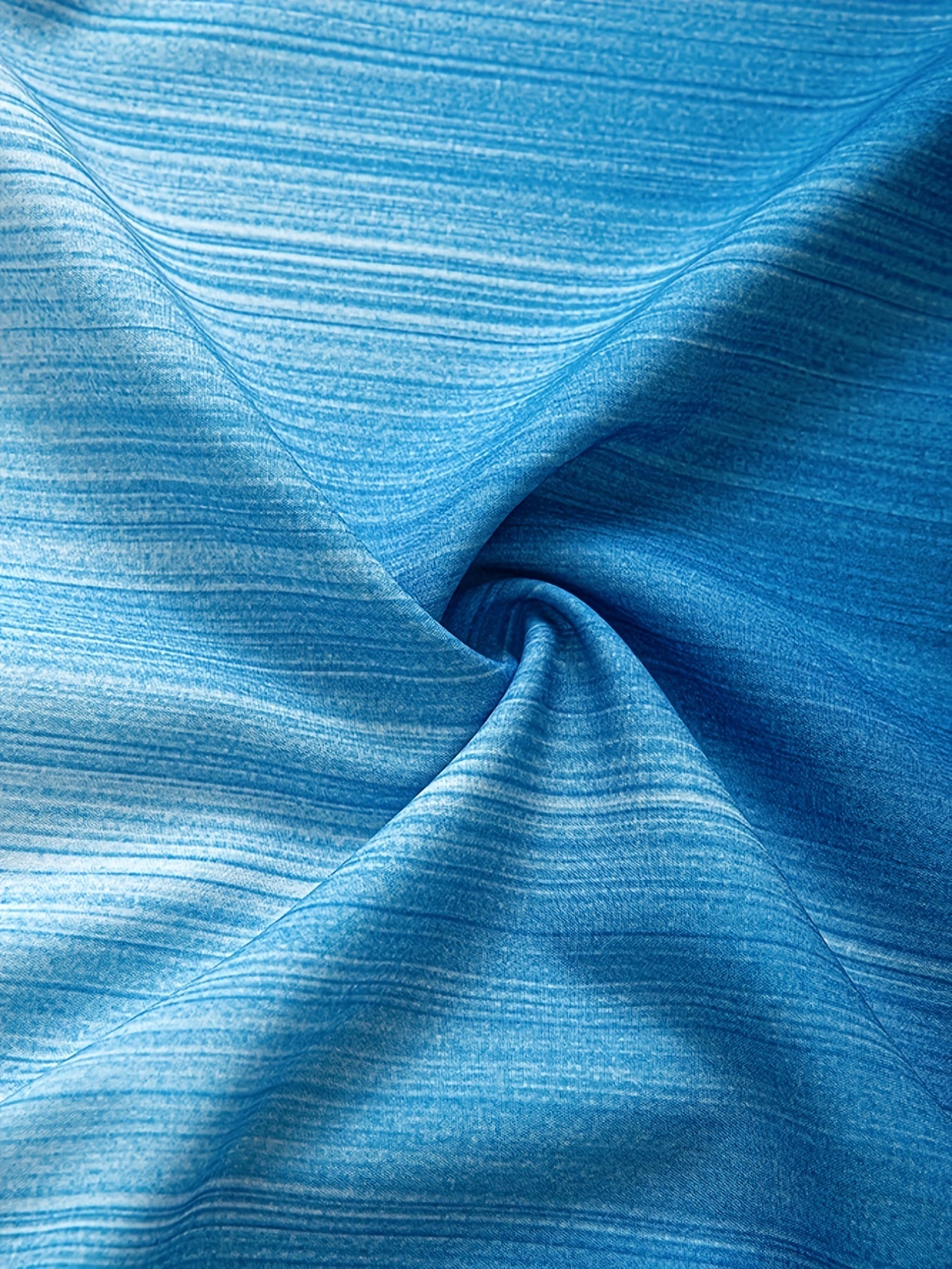 Yengil polyesterdan tayyorlangan, ko'krak cho'ntagi va mashinada yuvish imkoniyati bilan ta'minlangan, erkaklar uchun gradient Gava tugmachali ko'ylak, KATTA O'LCHAMDA mavjud. Yozgi ta'til uslubi uchun ideal.