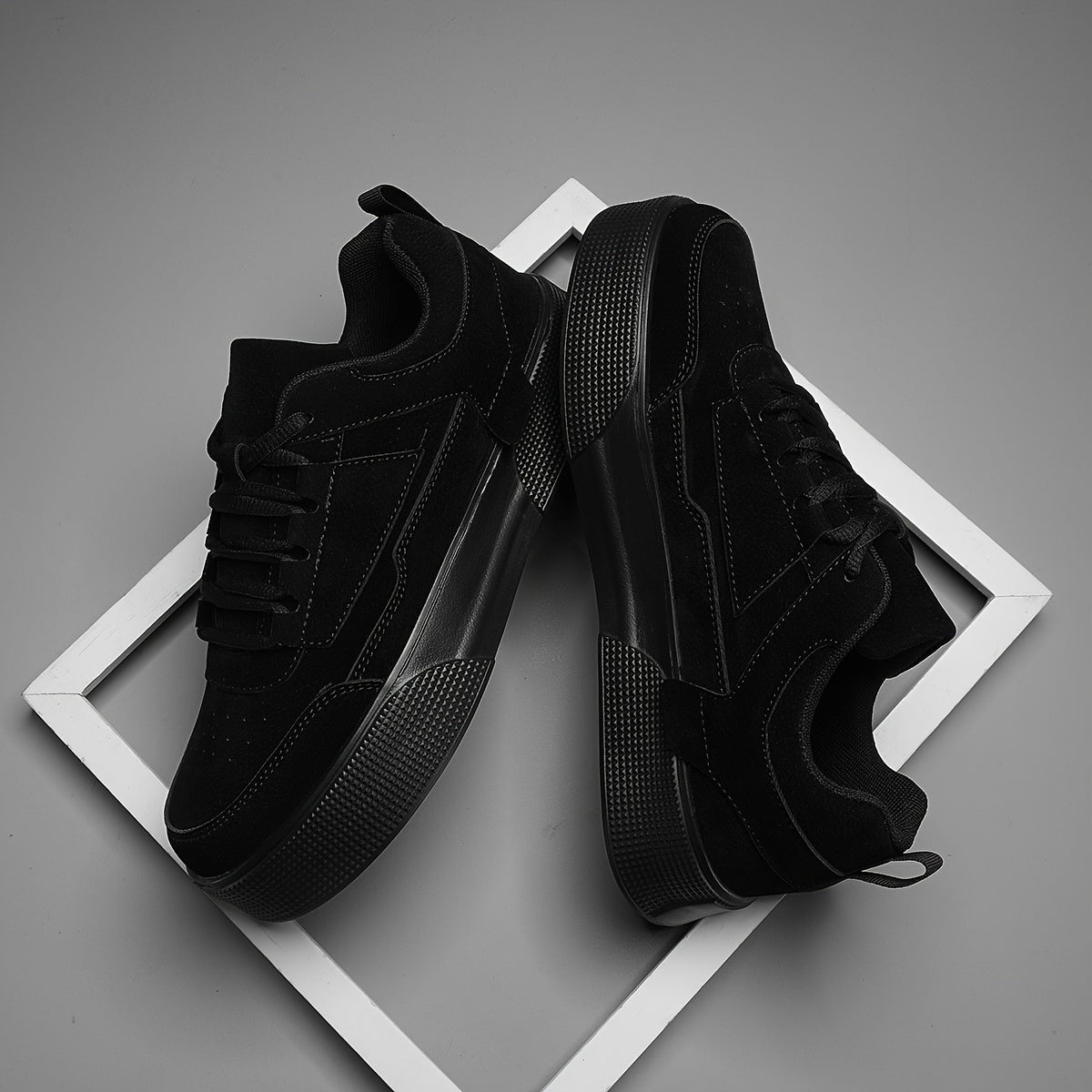 Men's Solid Skate Shoes Non-Slip Comfortable Outdoor Casual Sneakers