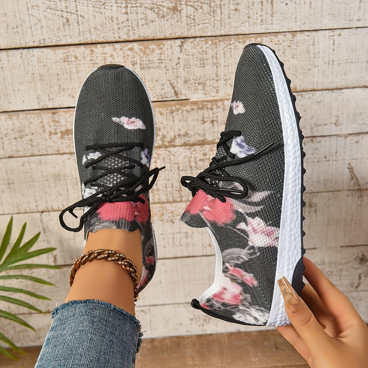 Ladies Casual Sports Shoes Breathable Fabric Low Top Slip-On Running Shoes