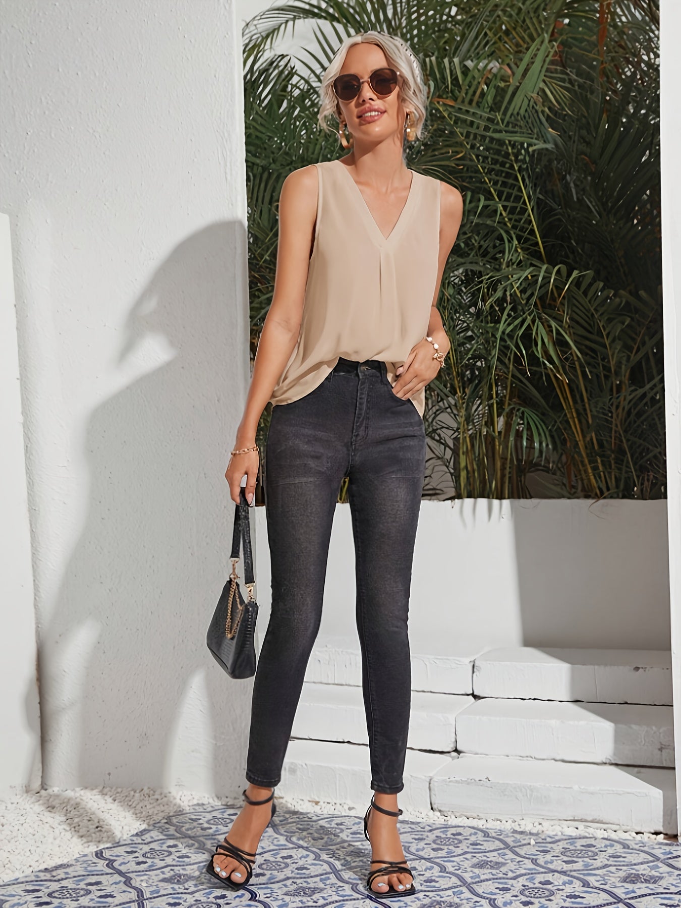 Женская майка без рукавов с V-образным вырезом для полных женщин, повседневная, однотонная, лето и весна