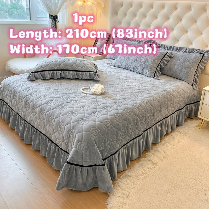 Ultra-Soft Milk Velvet Quilted Bedspread with Lace Detailing Hypoallergenic Breathable Solid Color Black Piping