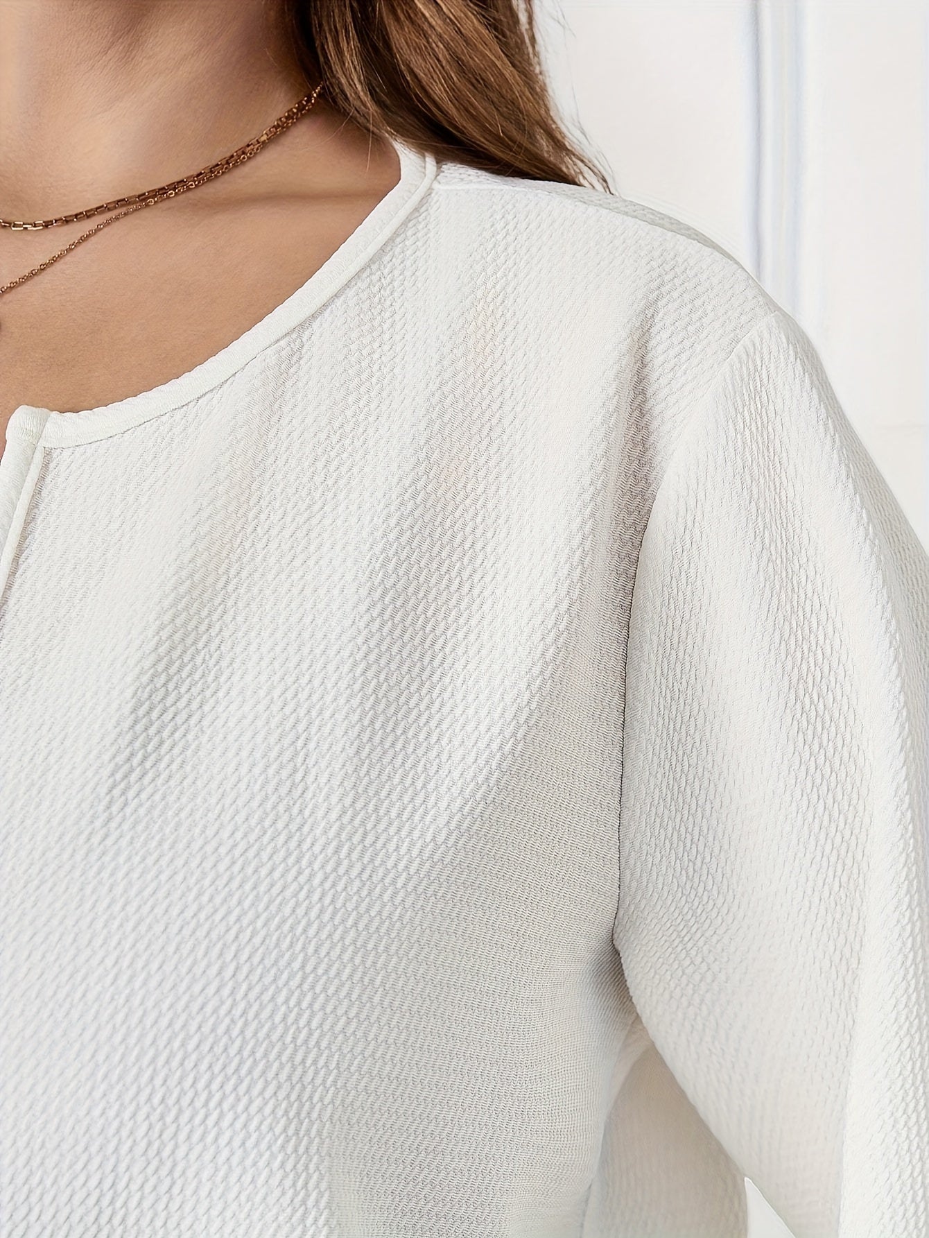 Ayollar uchun tasodifiy polyester/eLastane jakketi, tuzilgan mato bilan. Bir rangda, ochiq yaka, mashinada yuvish mumkin. Bahor/Kuz uchun mukammal.