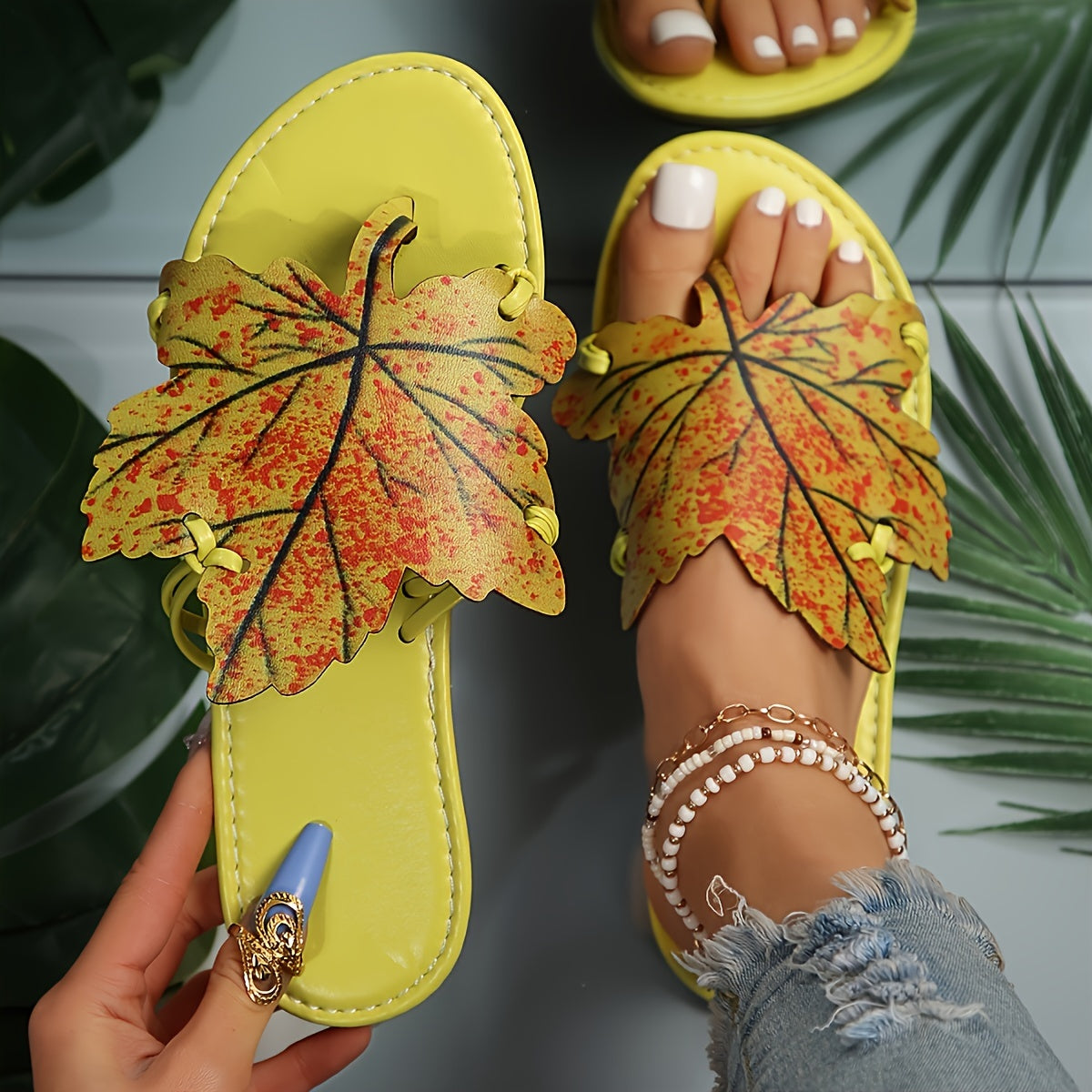 Women's Maple Leaf Flat Sandals Lightweight Summer Casual Slides