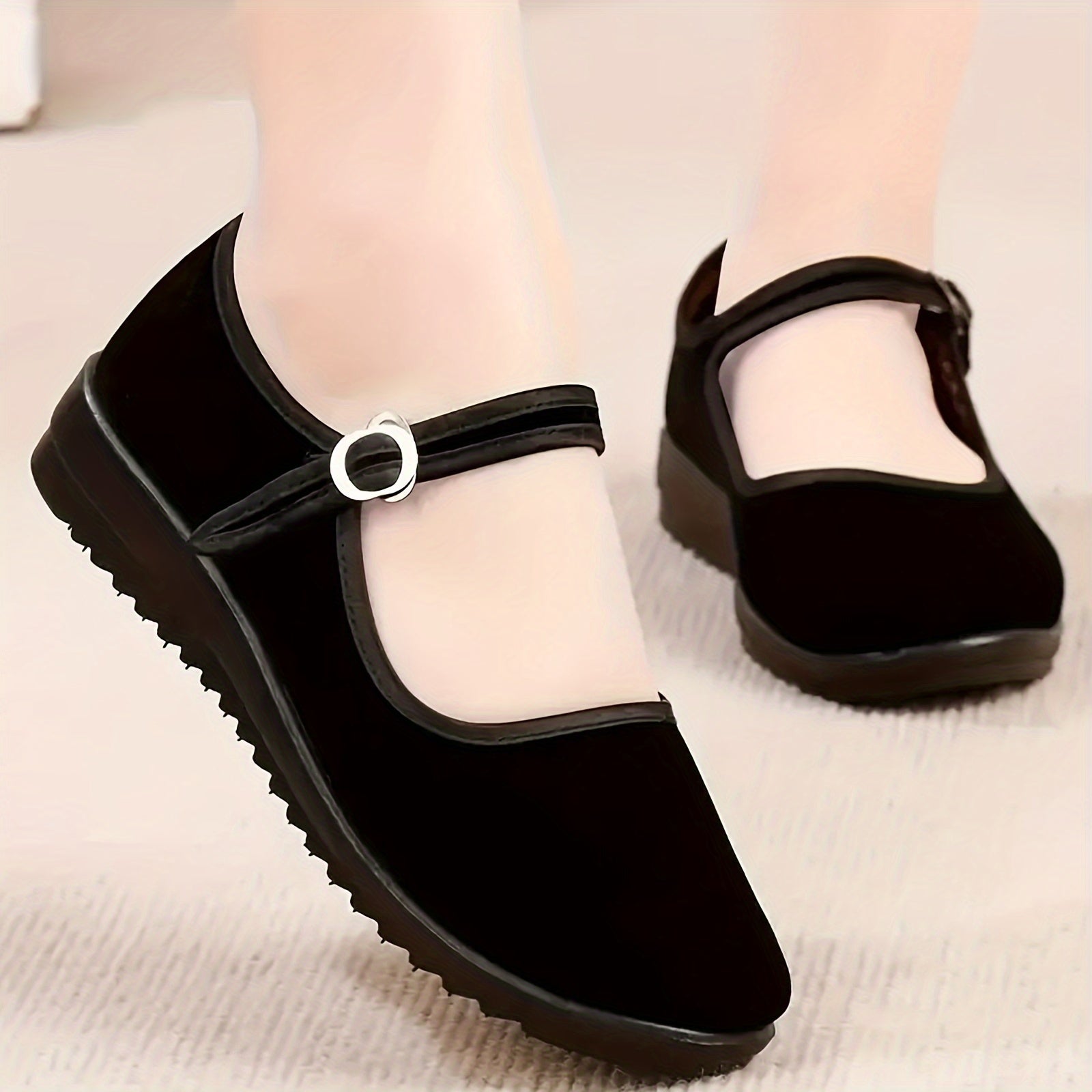 Women's Breathable Fabric Flats with Soft Sole and Round Toe for Work and Dance