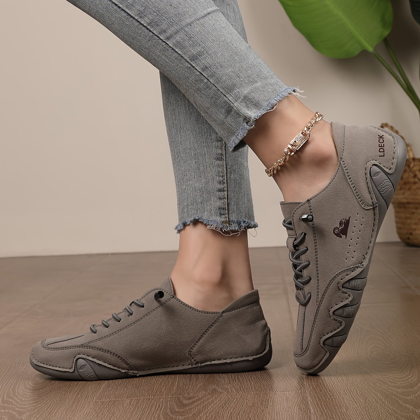 Women's Solid Color Lace Up Sneakers Lightweight Breathable Comfort Shoes